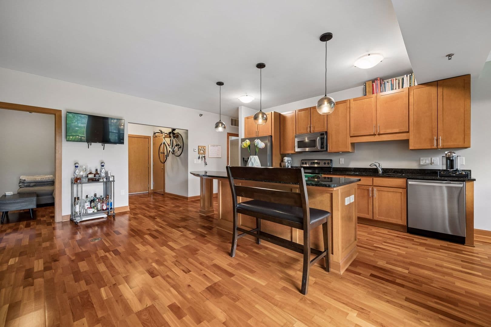 Minneapolis Condo: 317 Groveland Ave