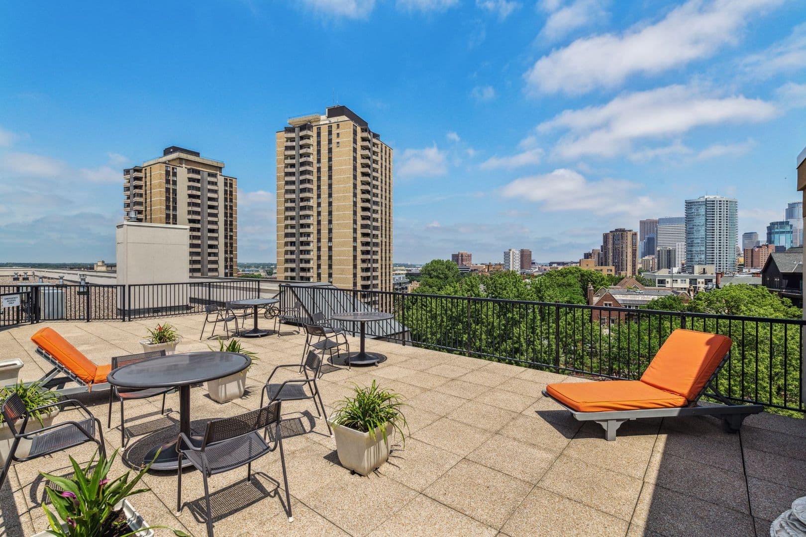 Minneapolis Condo: 317 Groveland Ave