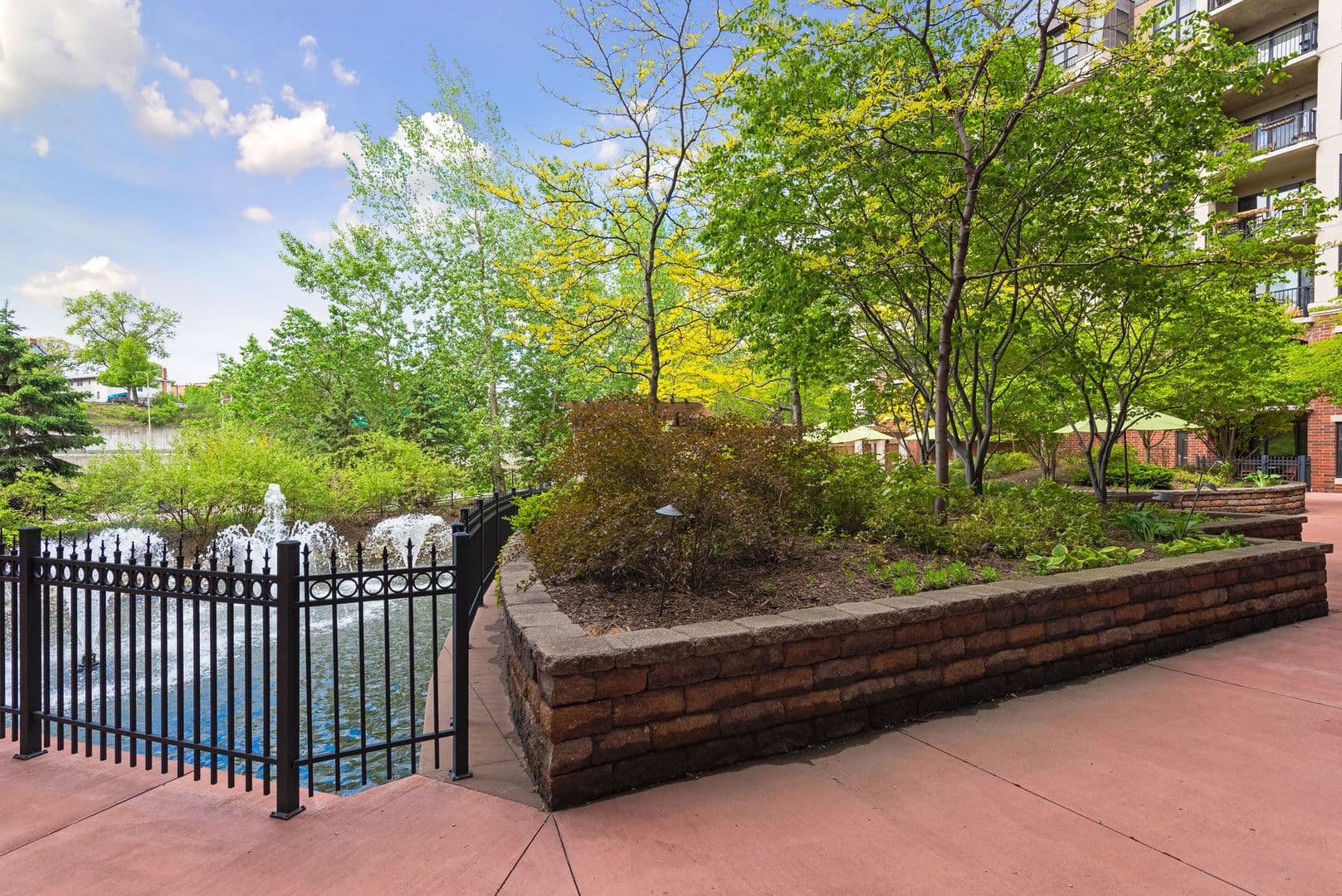 Minneapolis Condo: 317 Groveland Ave