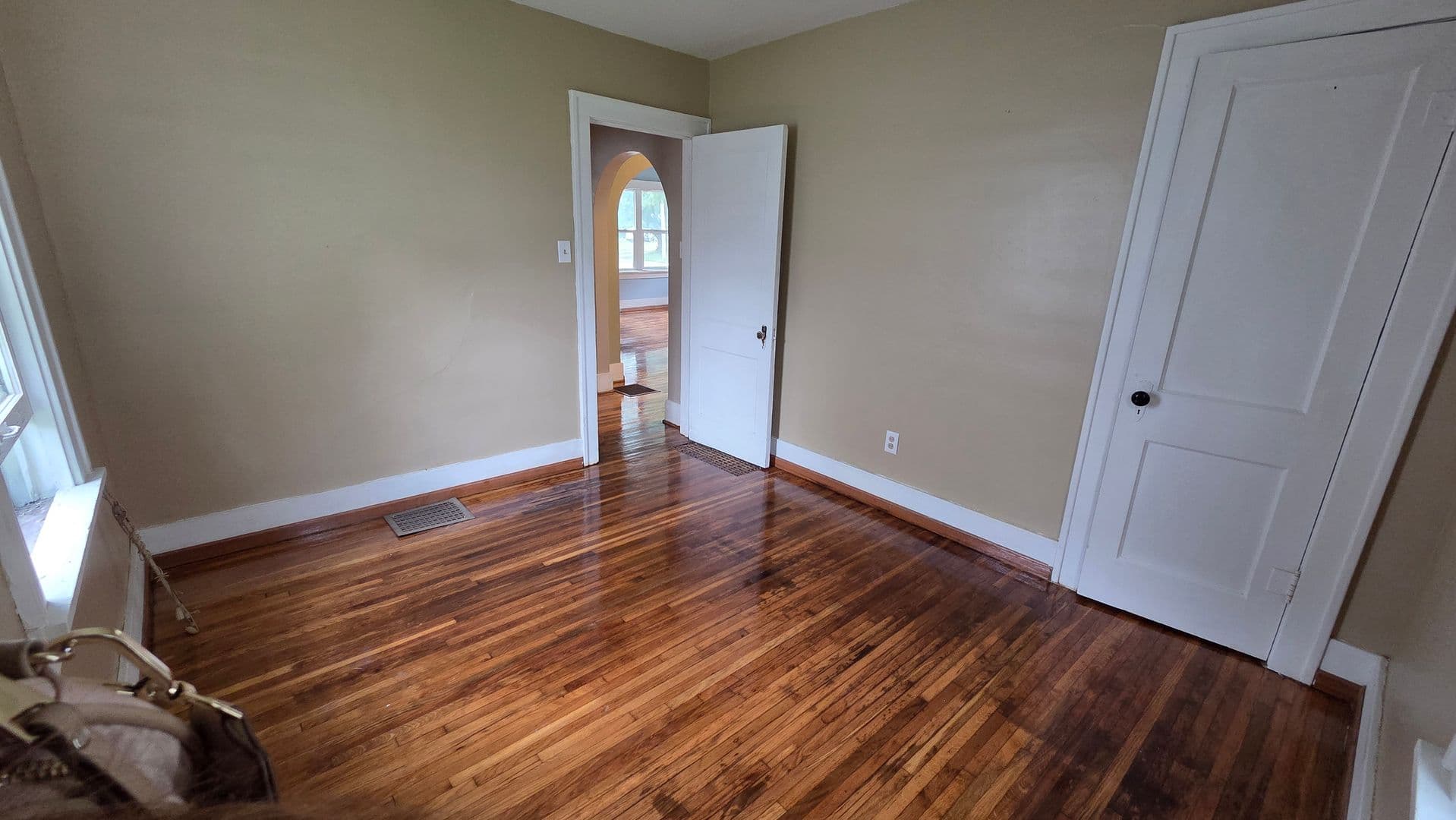 Austin House: 1301 E Oakland ave