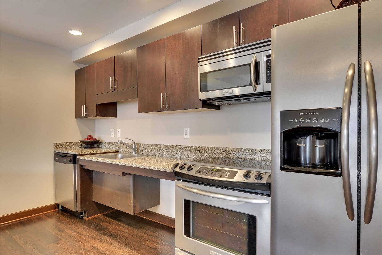 Minneapolis Condo: 317 Groveland Ave