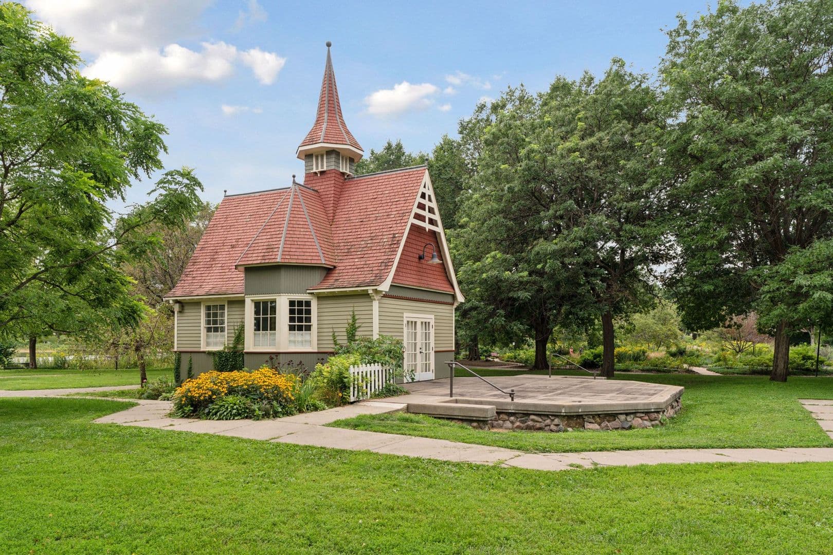 Minneapolis Condo: 317 Groveland Ave