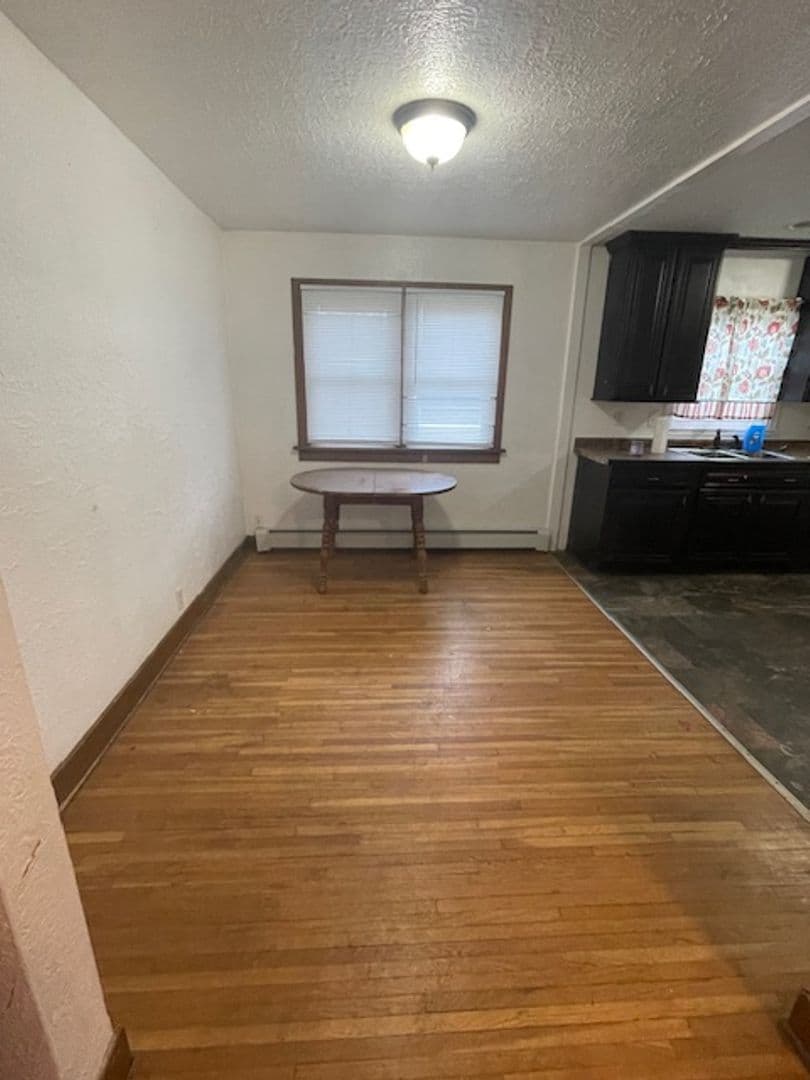 Austin House: 109 8th St NW
