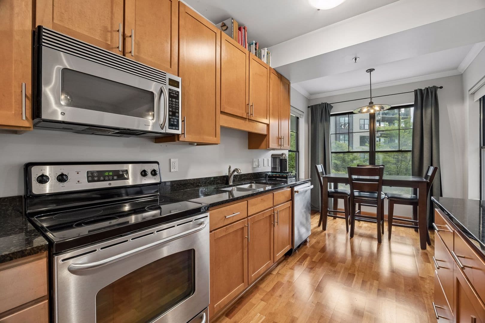 Minneapolis Condo: 317 Groveland Ave