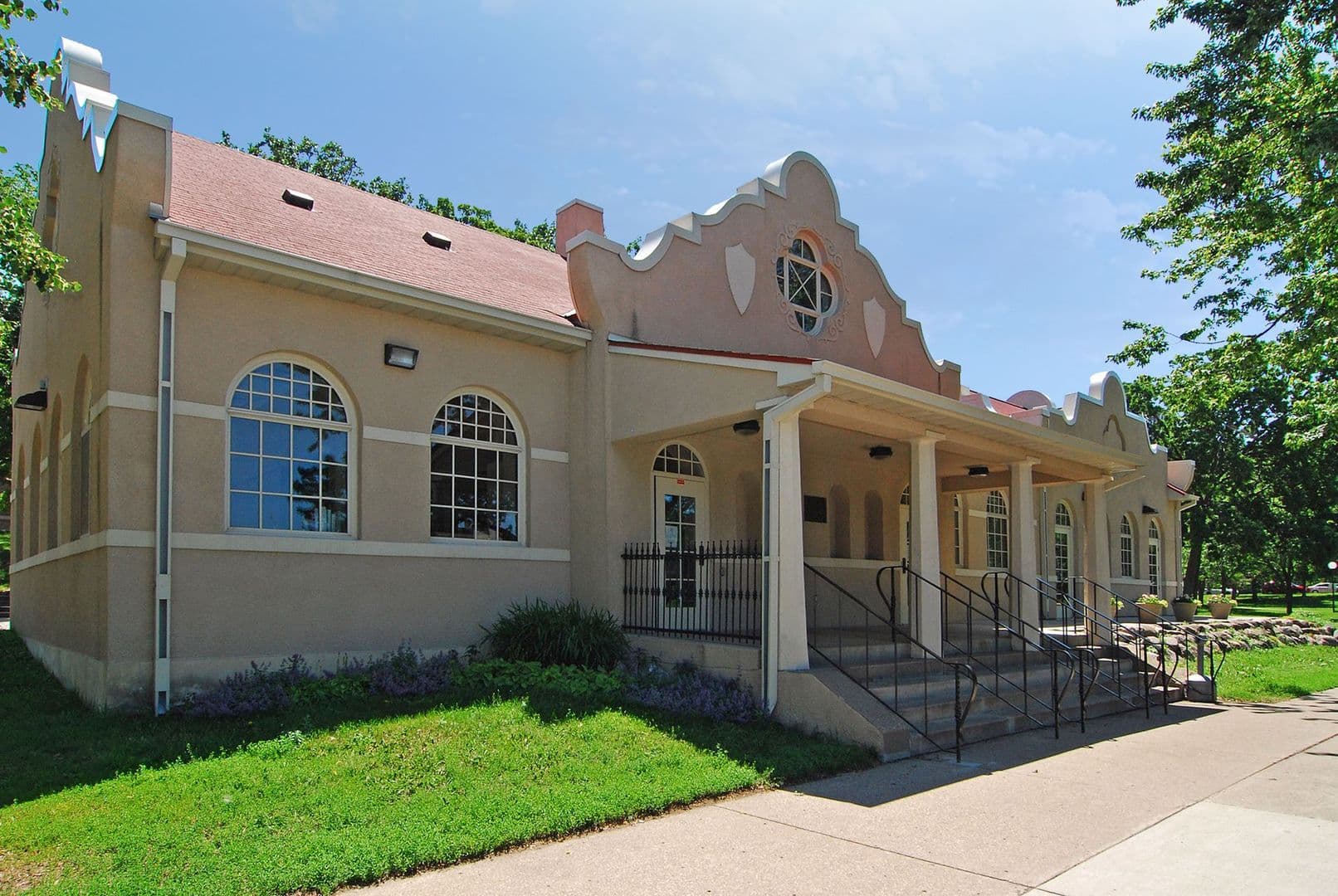 Minneapolis Condo: 317 Groveland Ave