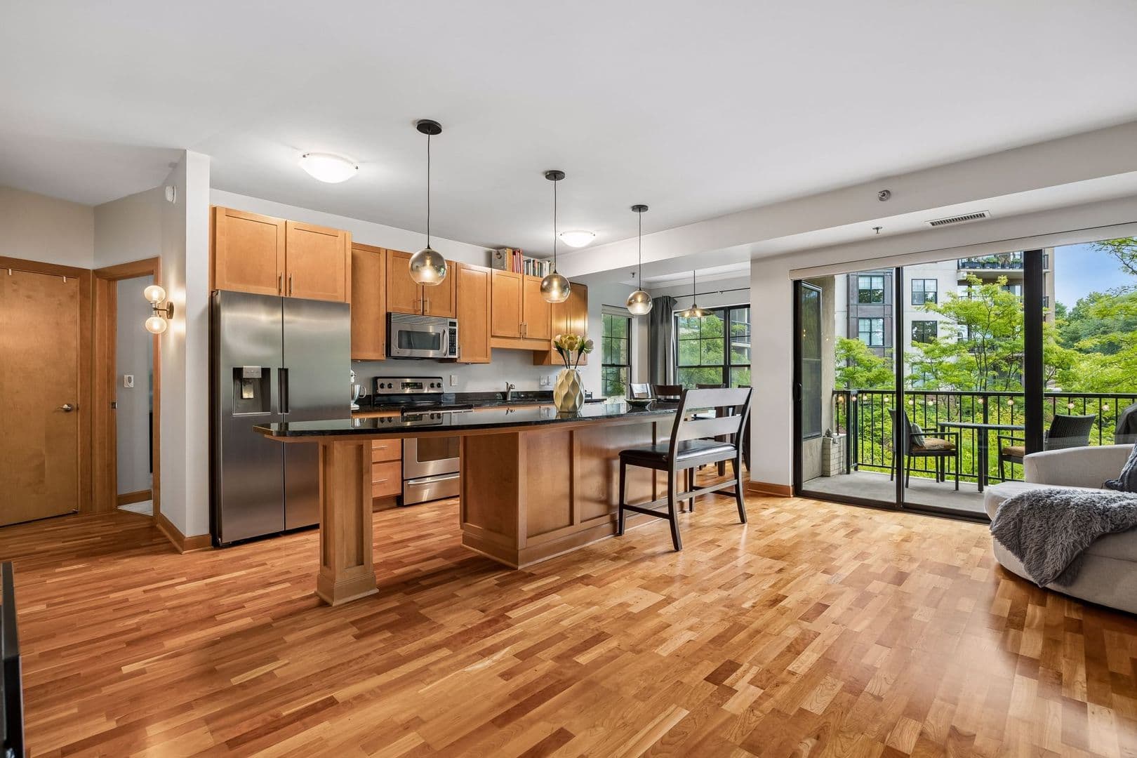 Minneapolis Condo: 317 Groveland Ave