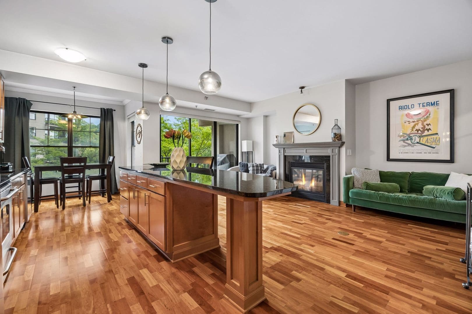 Minneapolis Condo: 317 Groveland Ave