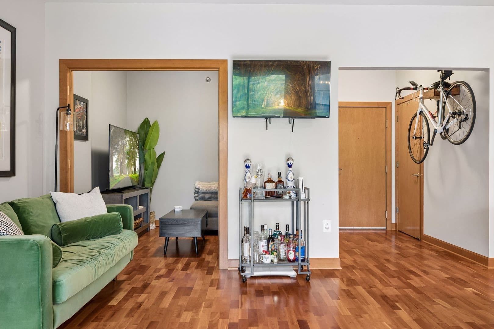 Minneapolis Condo: 317 Groveland Ave