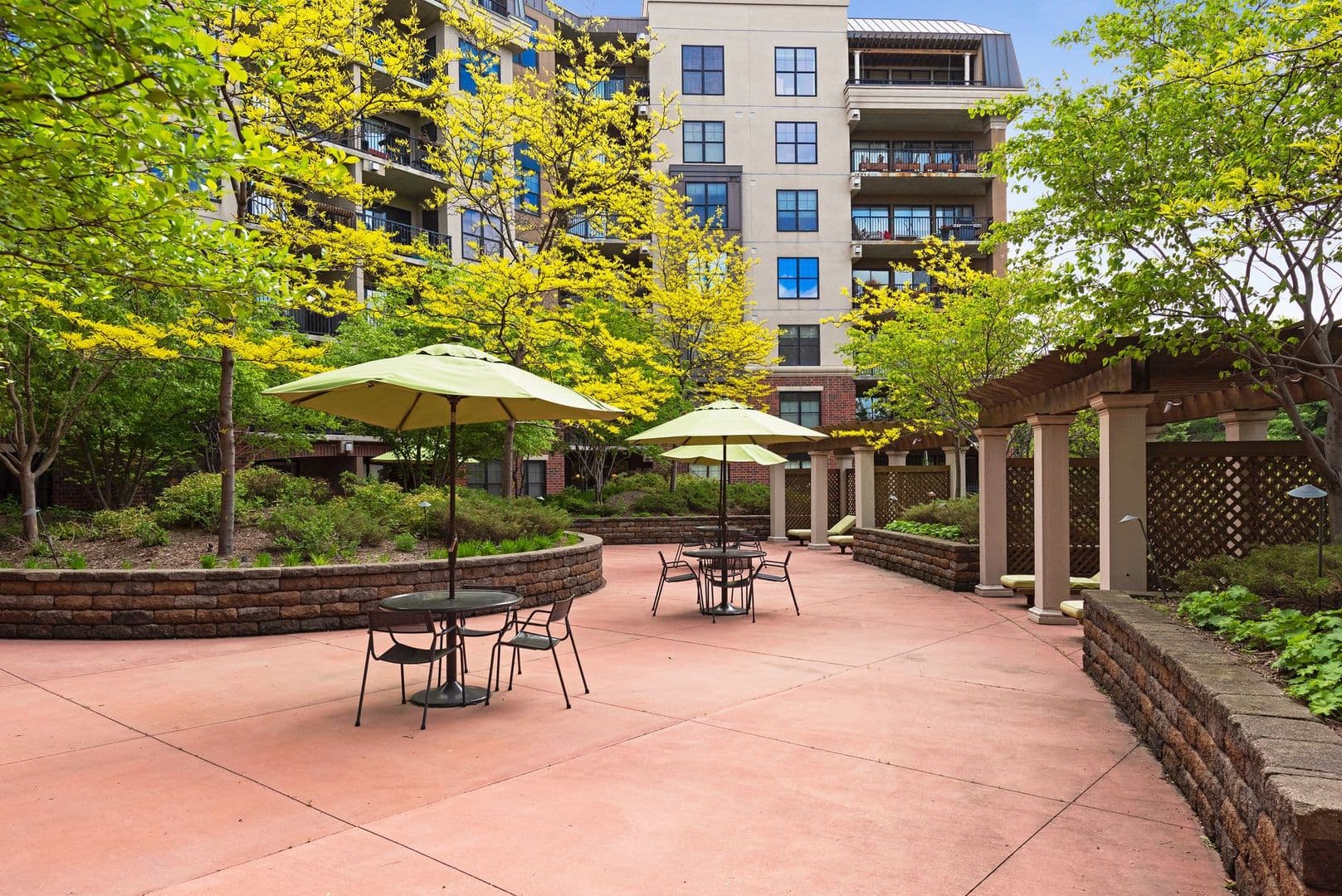 Minneapolis Condo: 317 Groveland Ave