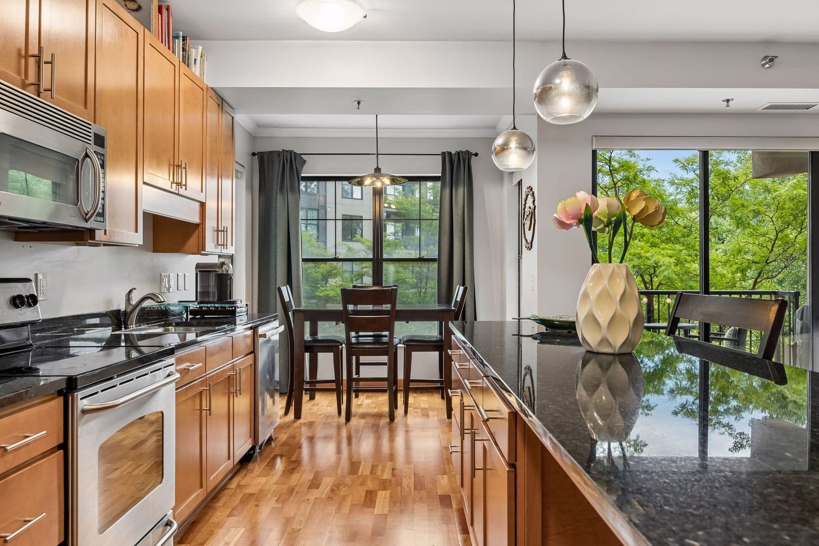 Minneapolis Condo: 317 Groveland Ave