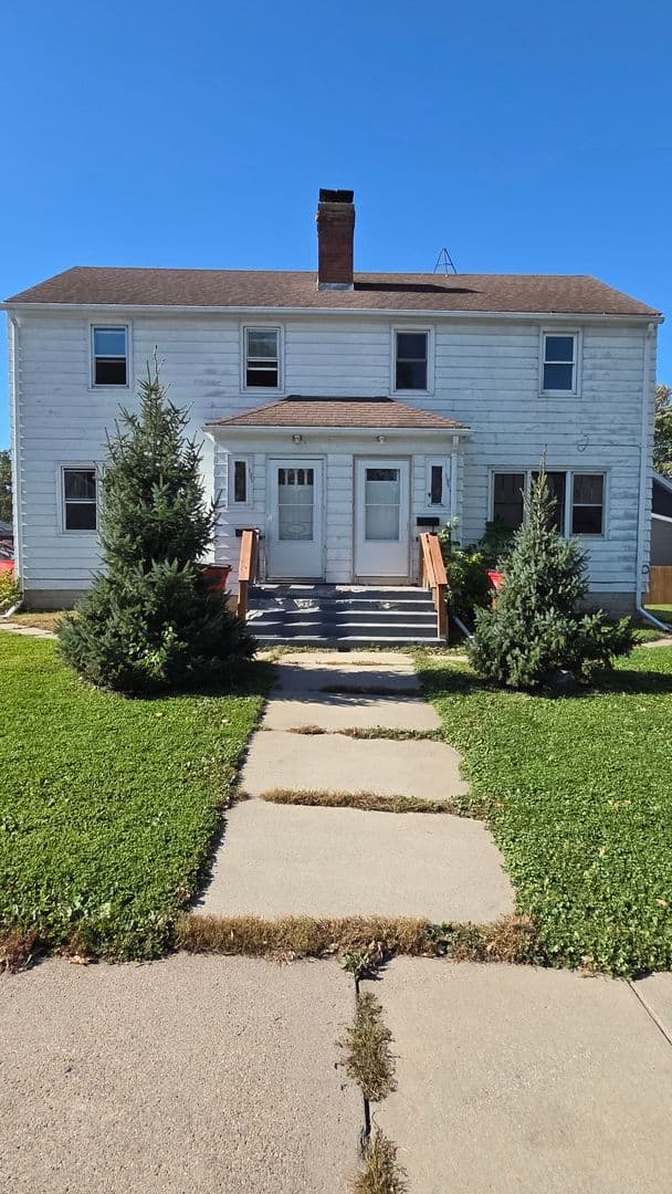 Austin House: 109 8th St NW