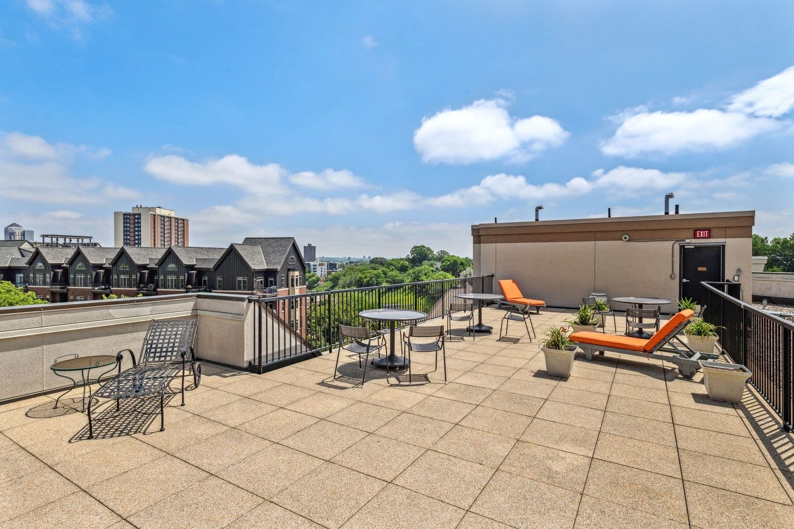 Minneapolis Condo: 317 Groveland Ave