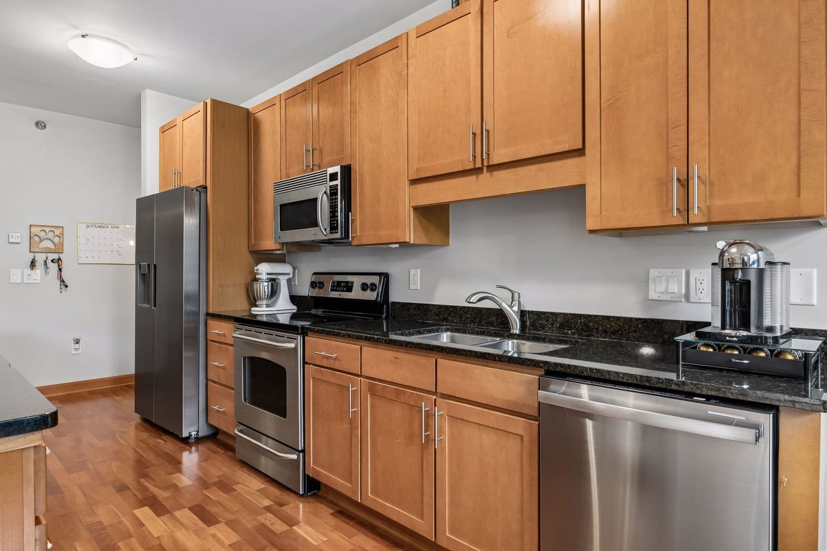 Minneapolis Condo: 317 Groveland Ave
