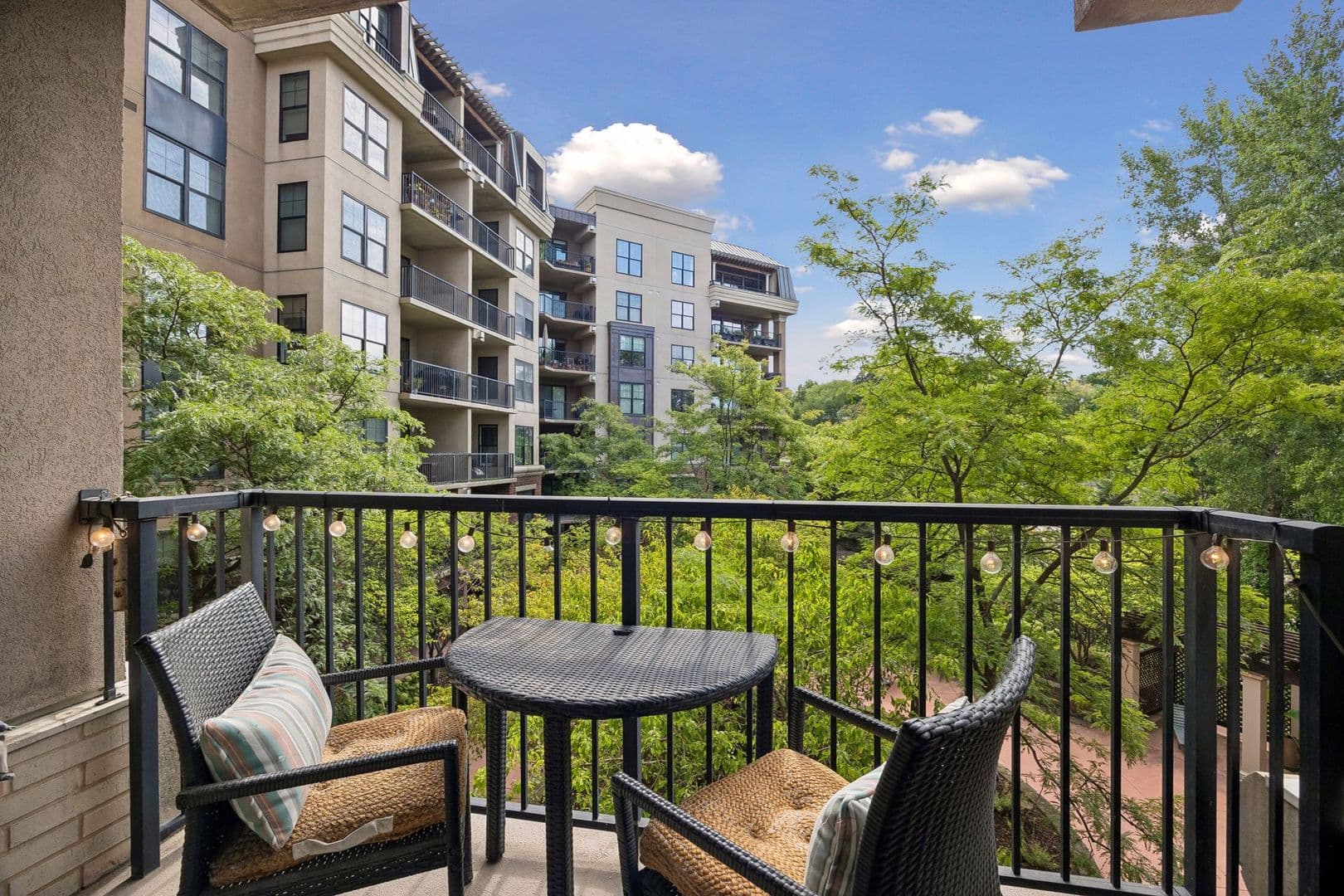 Minneapolis Condo: 317 Groveland Ave