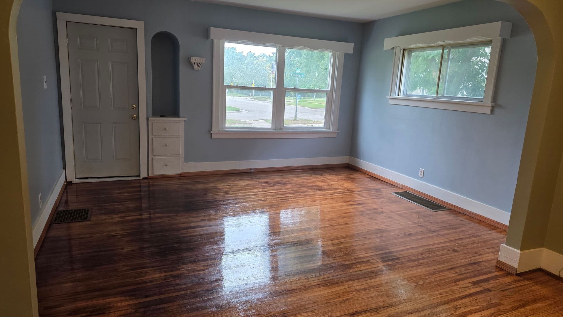 Austin House: 1301 E Oakland ave