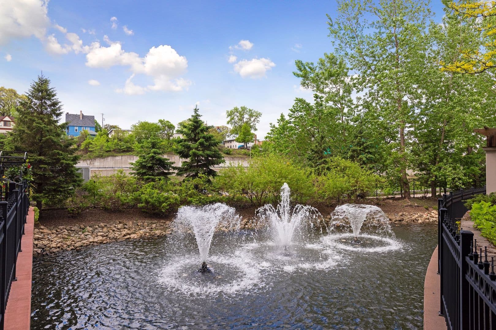 Minneapolis Condo: 317 Groveland Ave