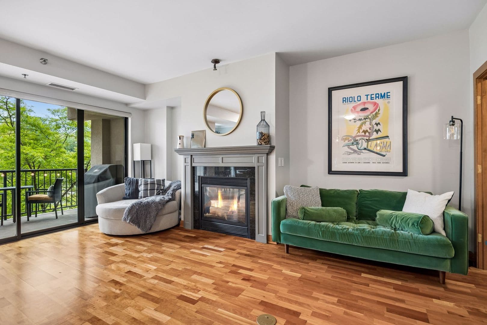 Minneapolis Condo: 317 Groveland Ave
