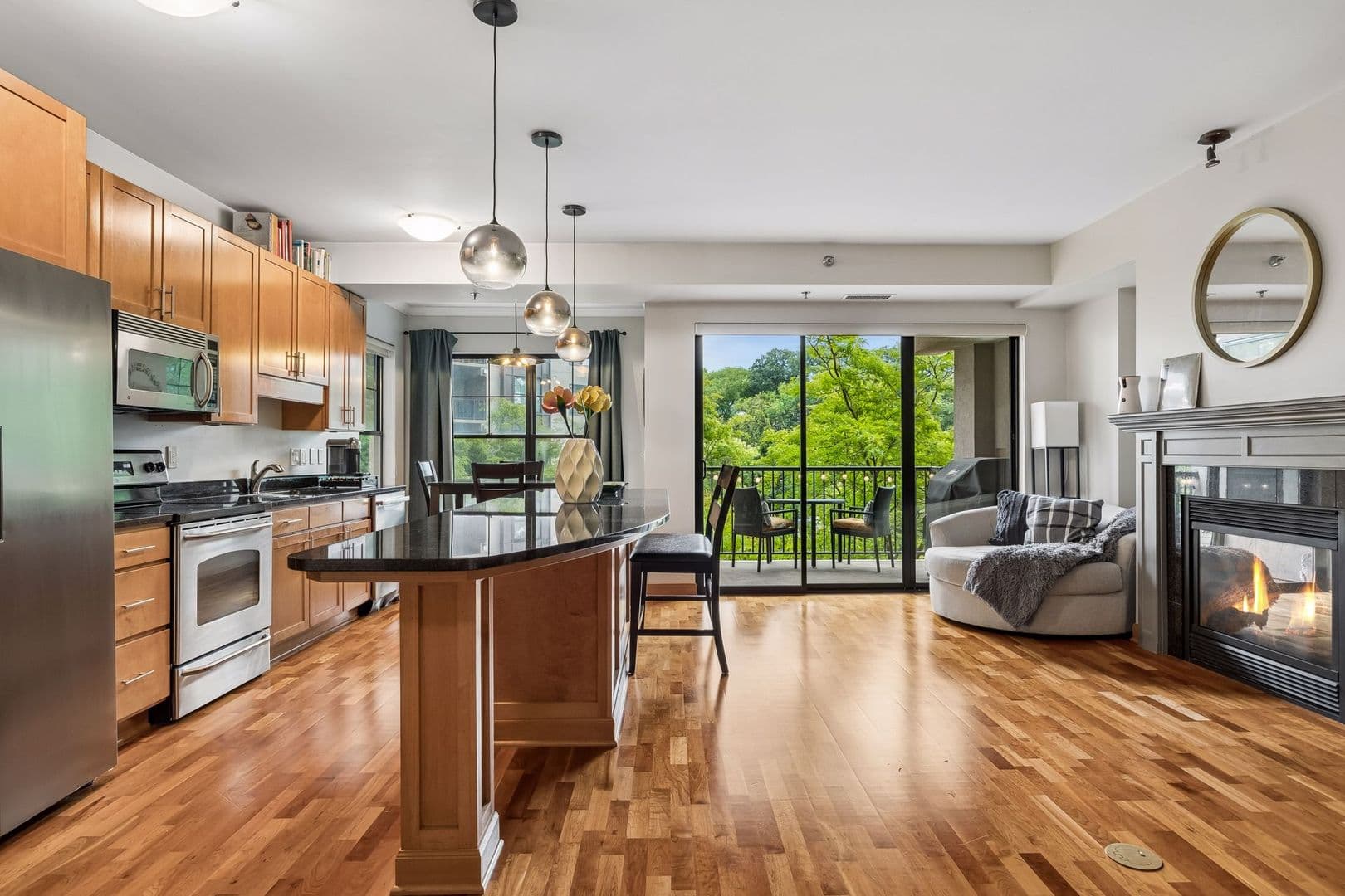 Minneapolis Condo: 317 Groveland Ave