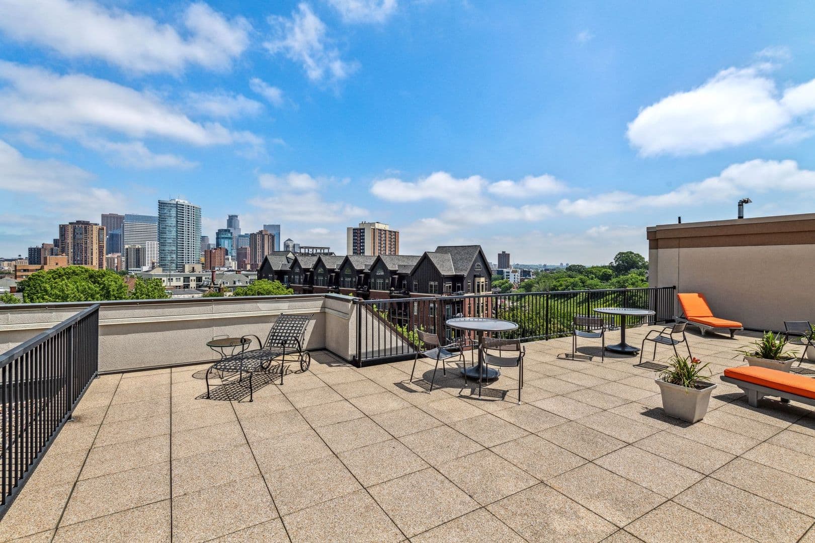 Minneapolis Condo: 317 Groveland Ave