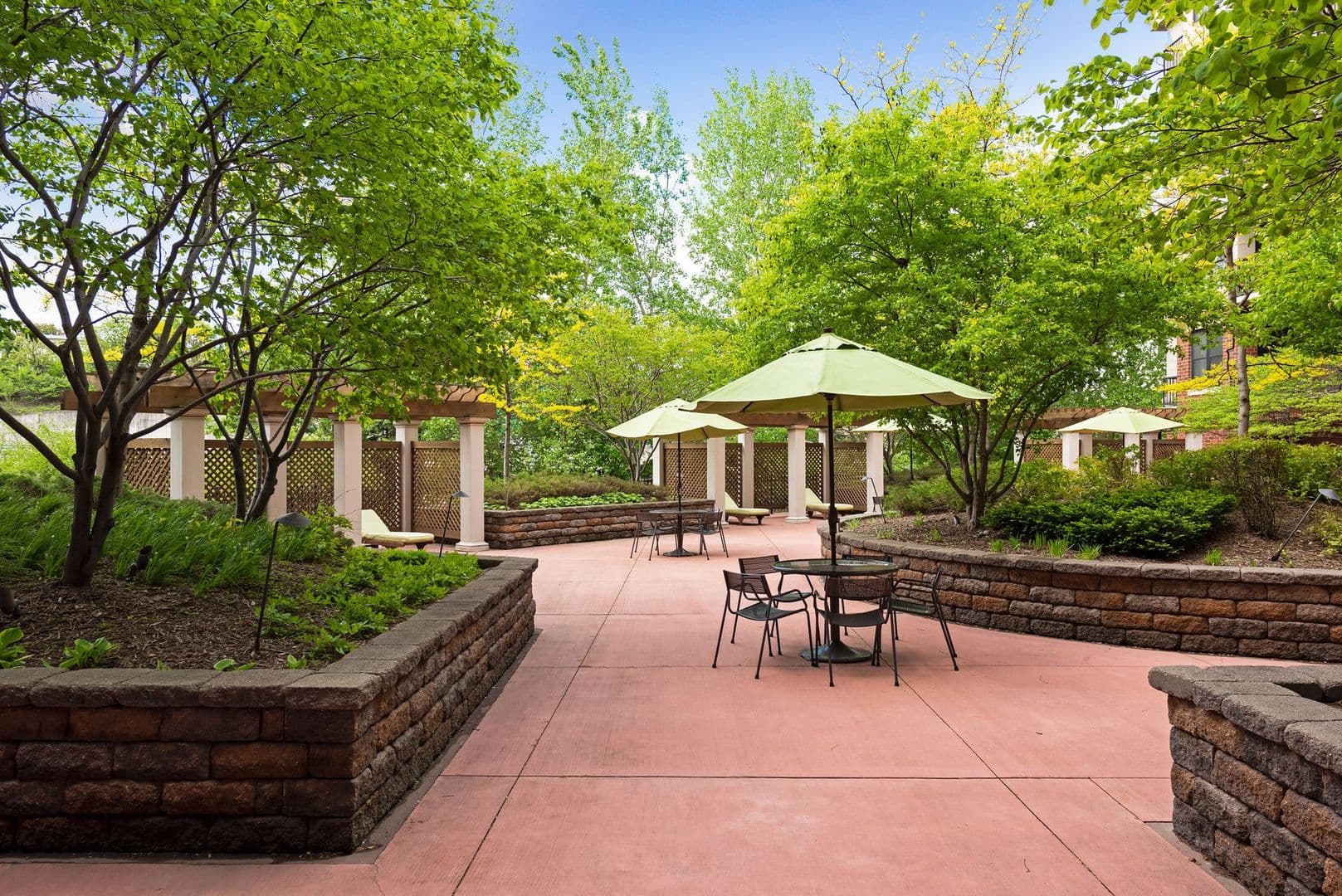 Minneapolis Condo: 317 Groveland Ave