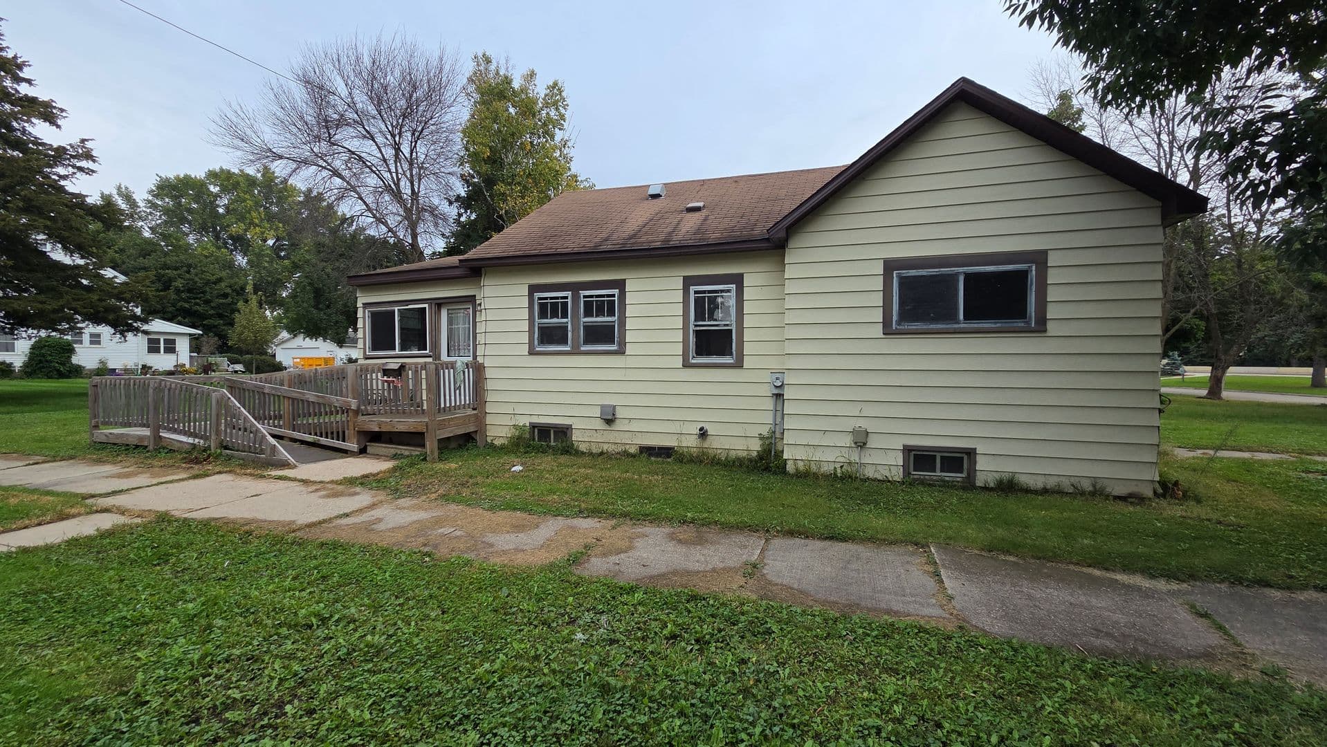 Austin House: 1301 E Oakland ave