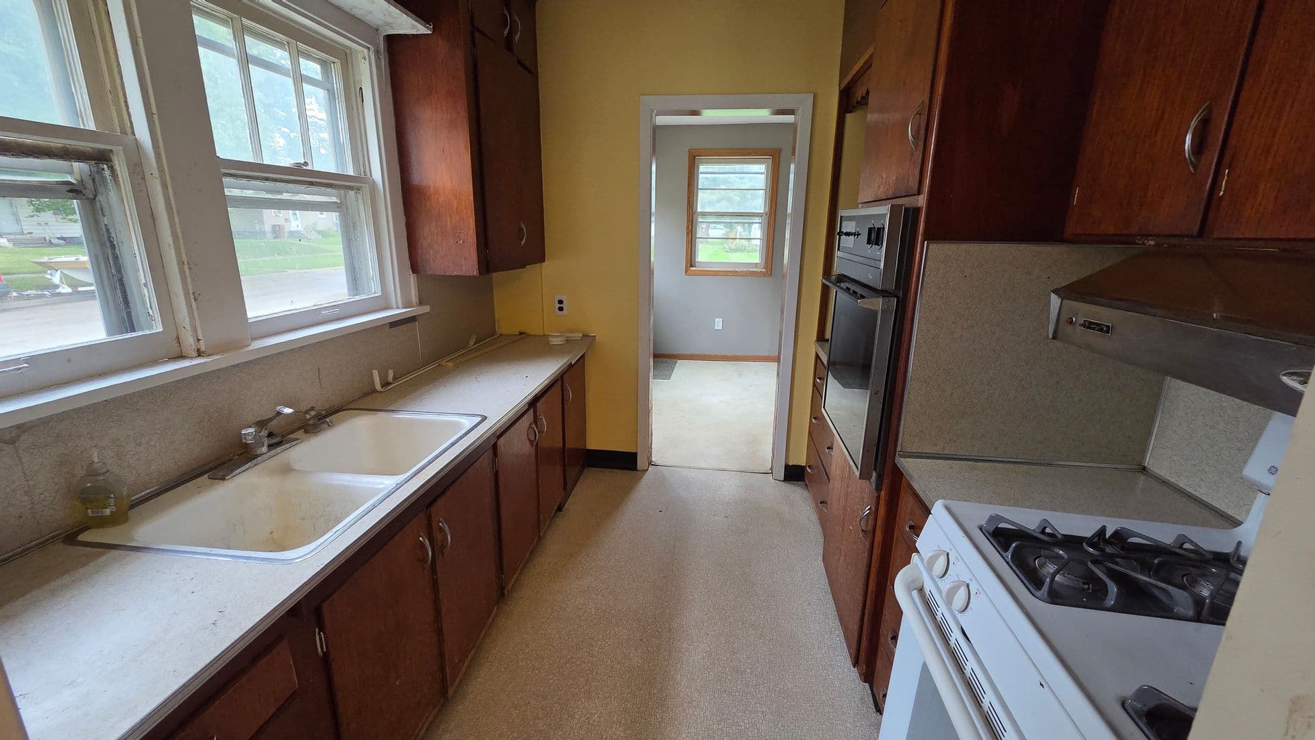 Austin House: 1301 E Oakland ave