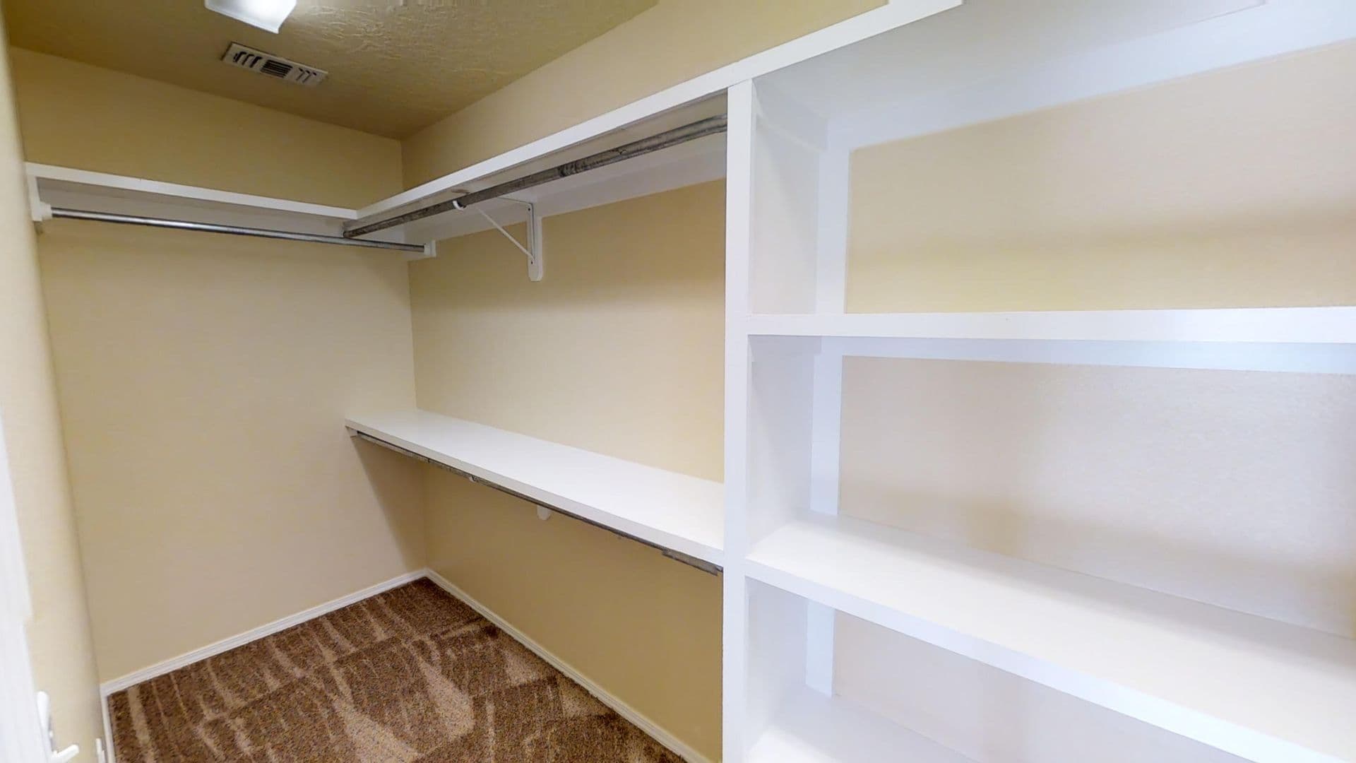 Portales House: 1374 Oakwood Cir