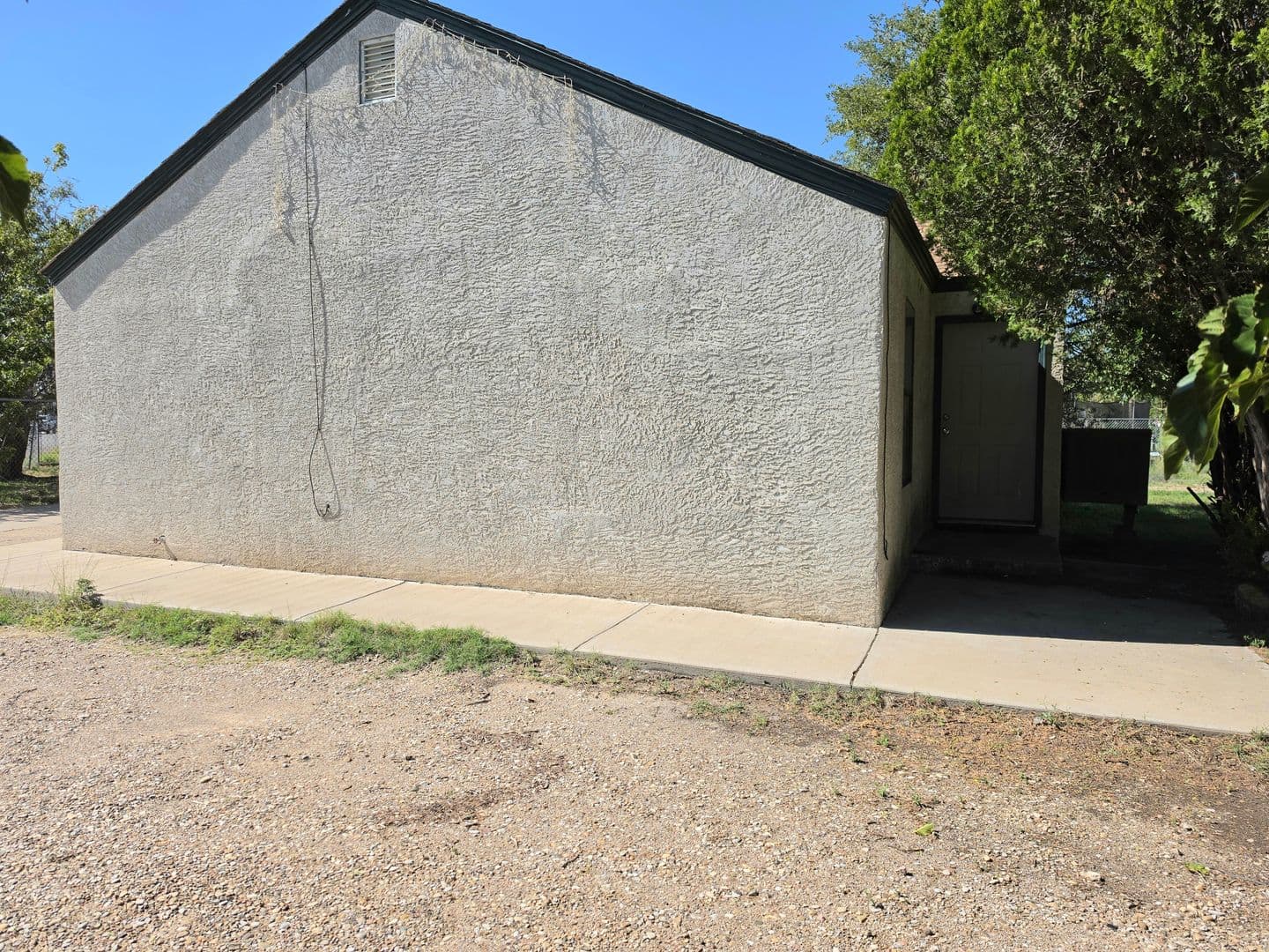 Portales House: 912 S Avenue B