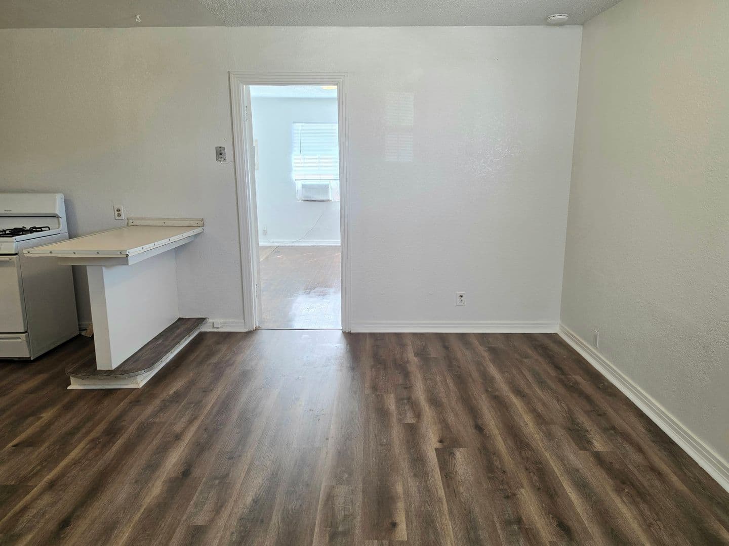 Portales House: 927 W 16th Ln