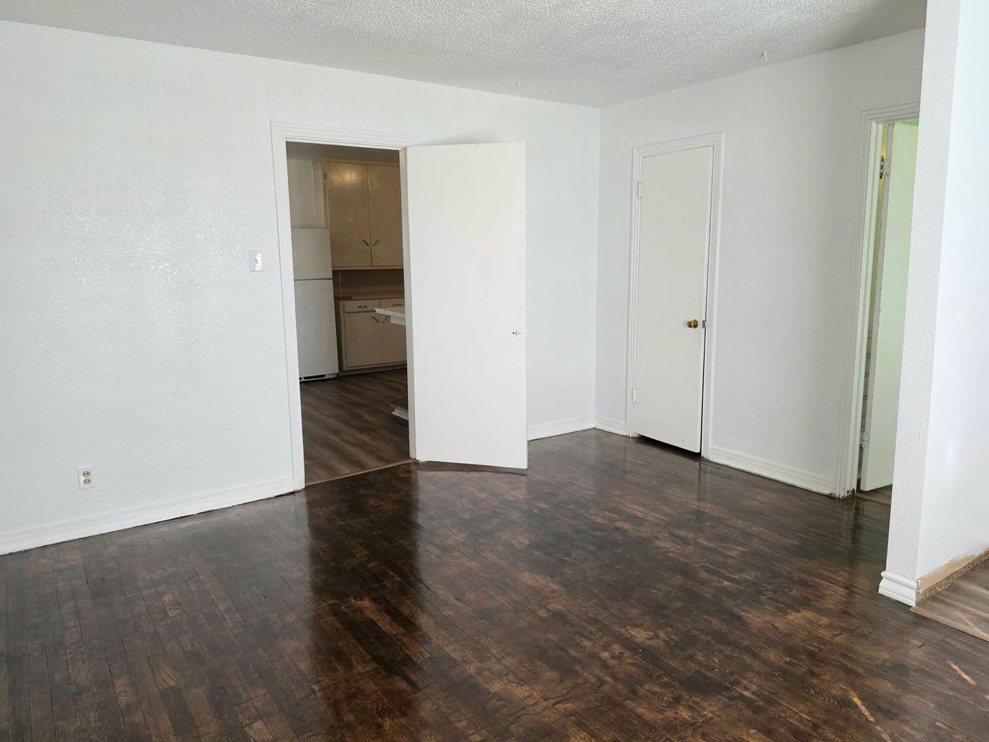 Portales House: 927 W 16th Ln