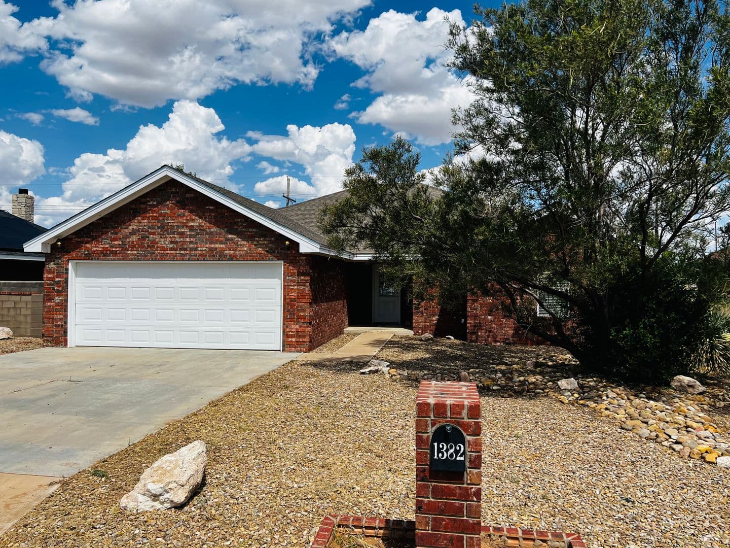 Portales House: 1382 Oakwood Cir