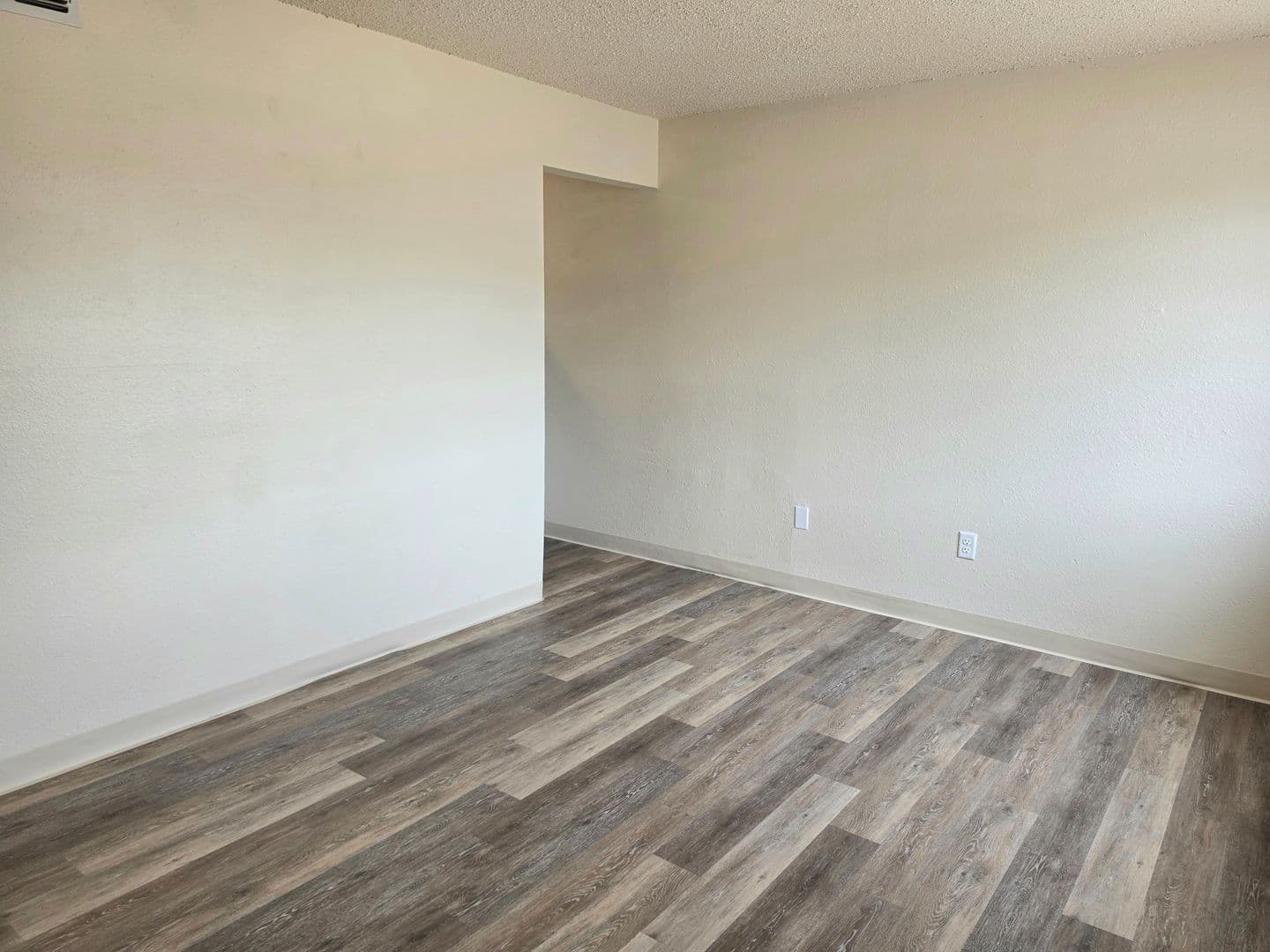 Portales Apartment: 1540 Arizona Dr