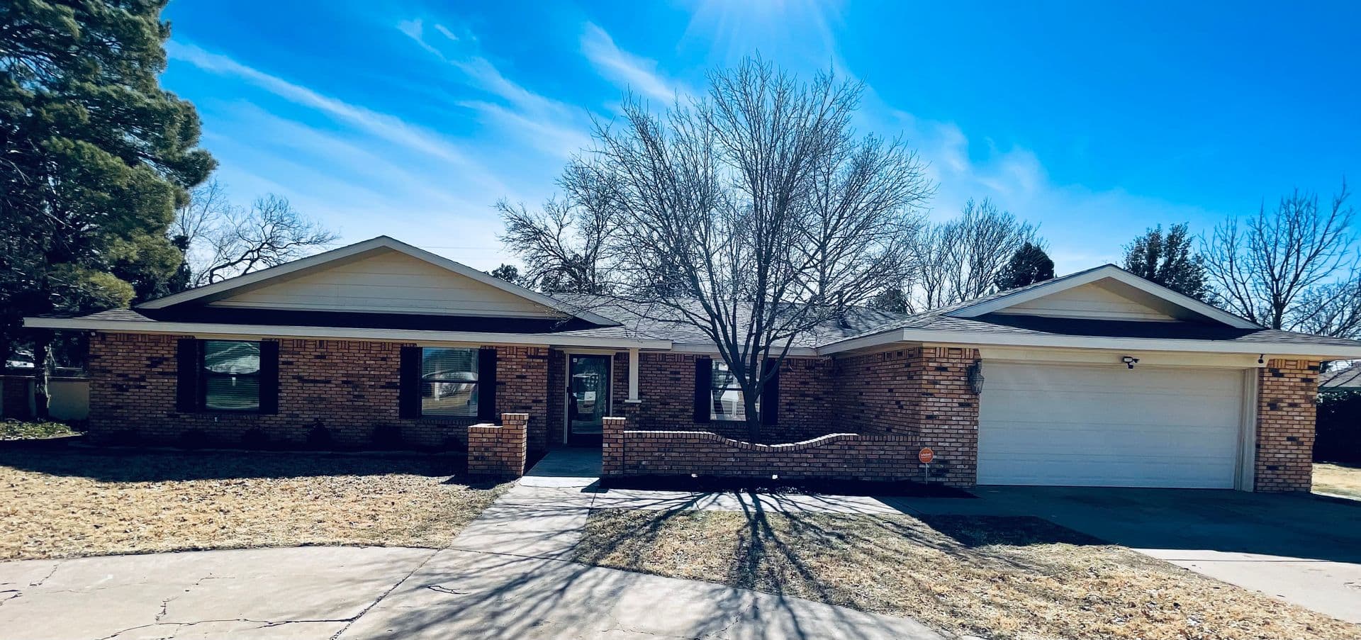 Portales House: 504 E 17th Ln