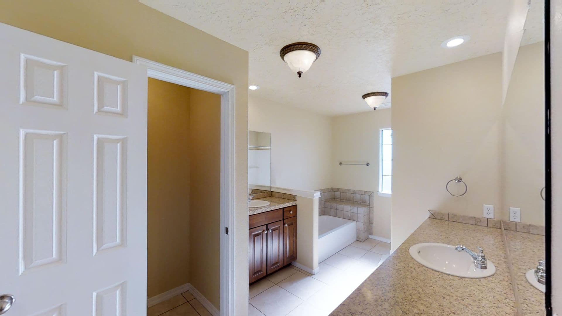 Portales House: 1374 Oakwood Cir