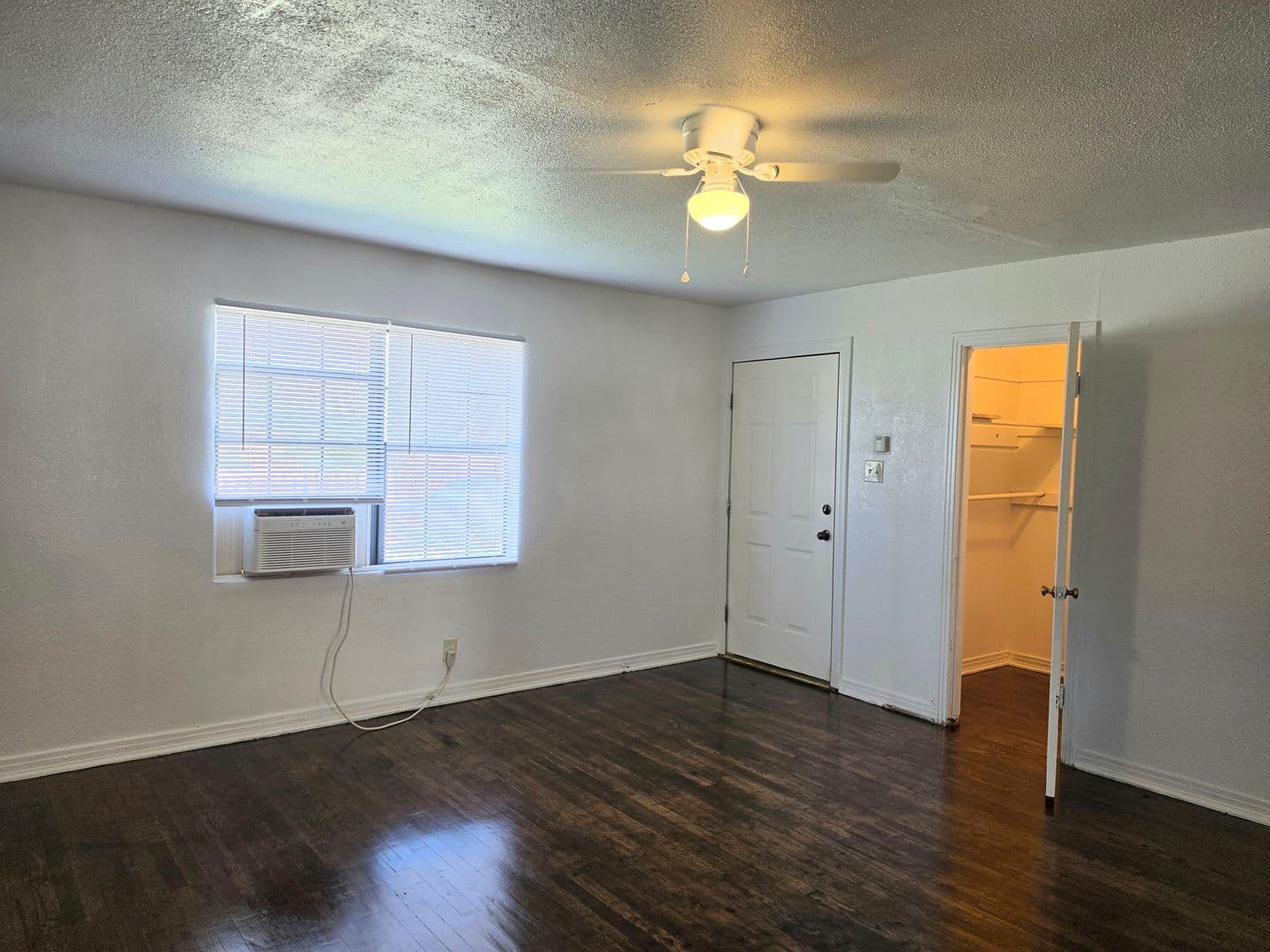Portales House: 927 W 16th Ln