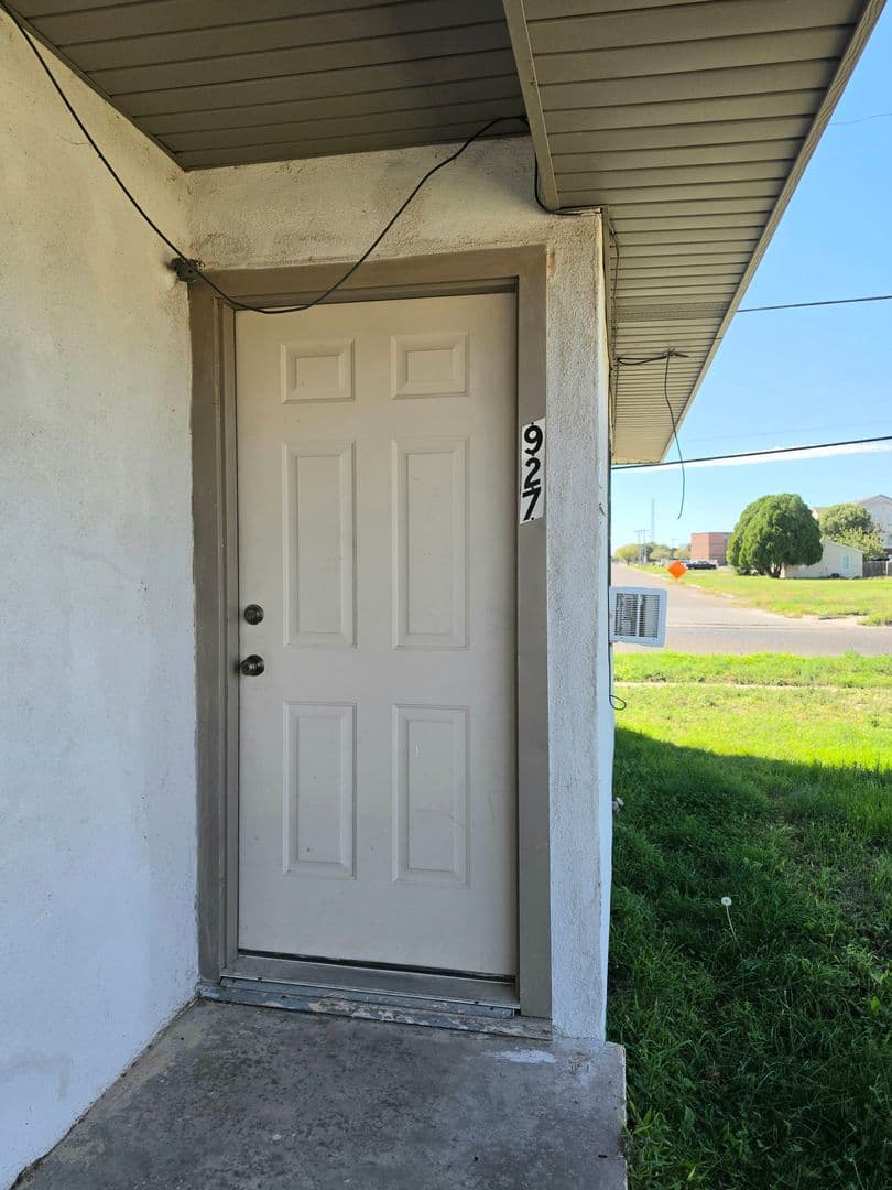 Portales House: 927 W 16th Ln