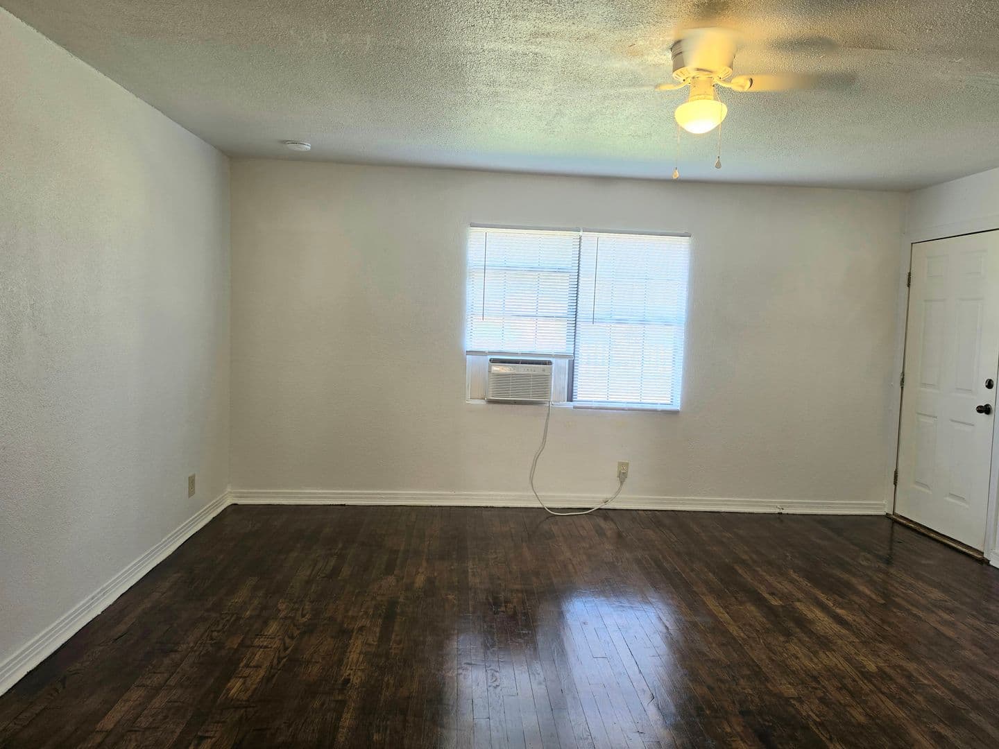 Portales House: 927 W 16th Ln
