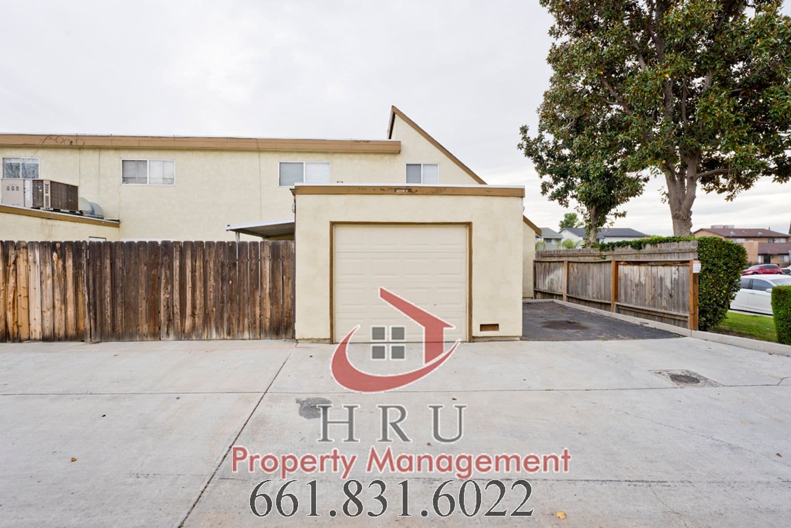 Bakersfield Townhome: 1001 Valhalla Dr Apt A