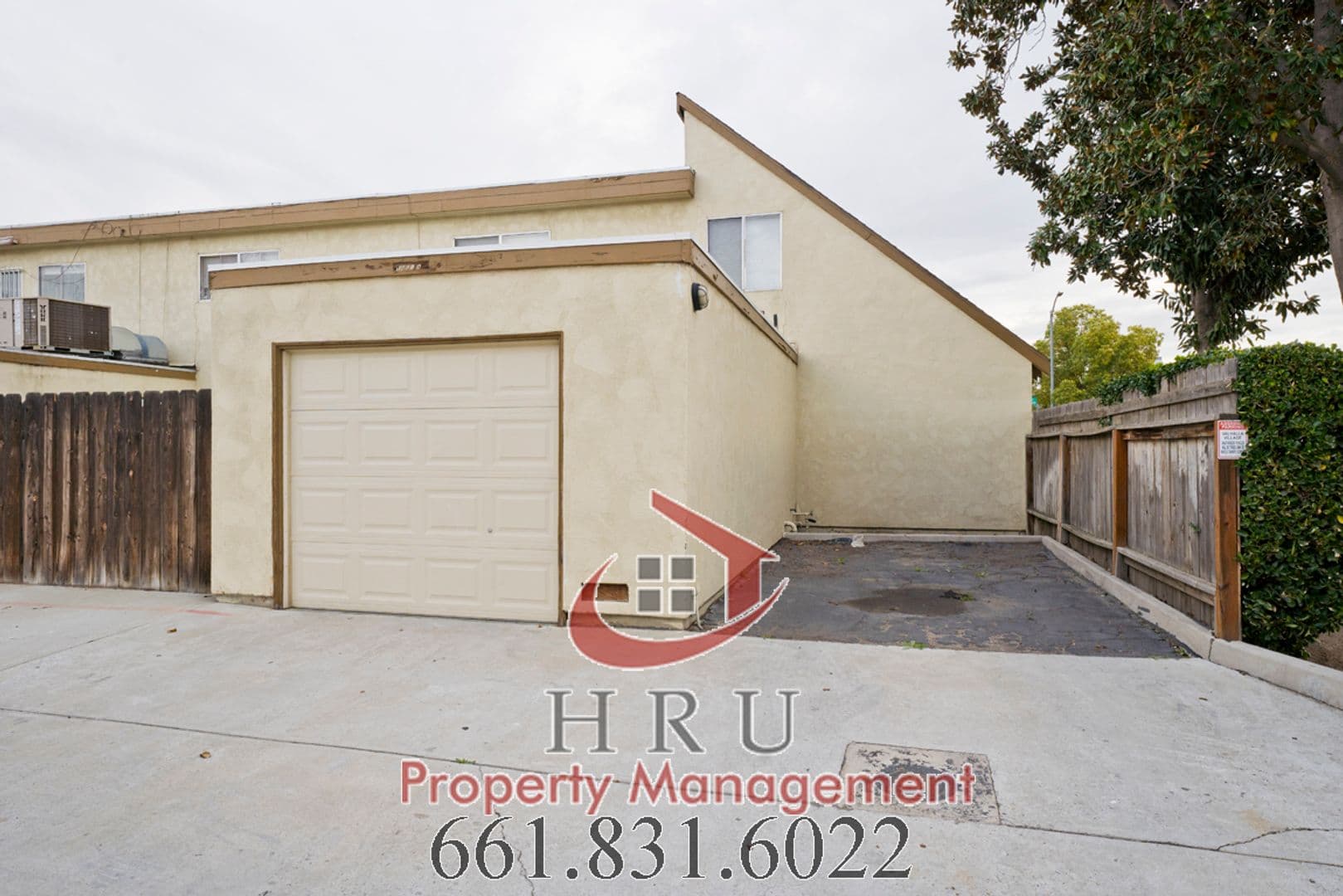 Bakersfield Townhome: 1001 Valhalla Dr Apt A