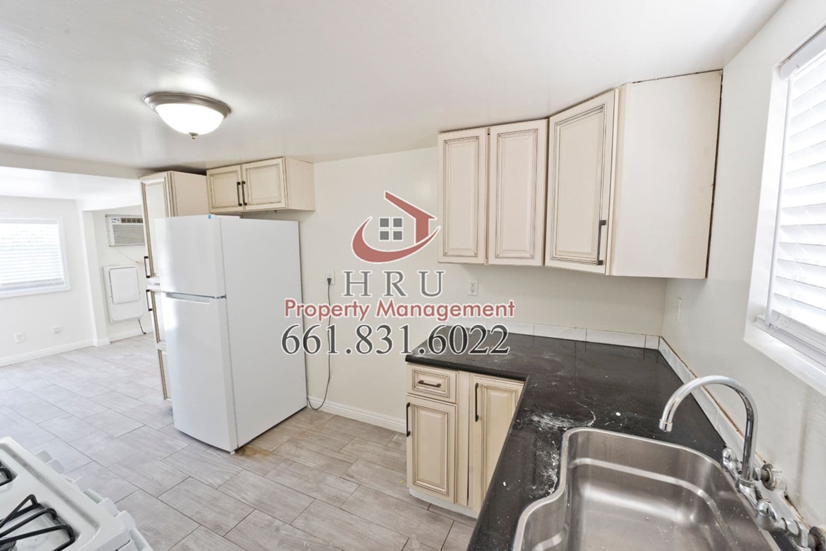 Bakersfield Apartment: 318 Highland Dr