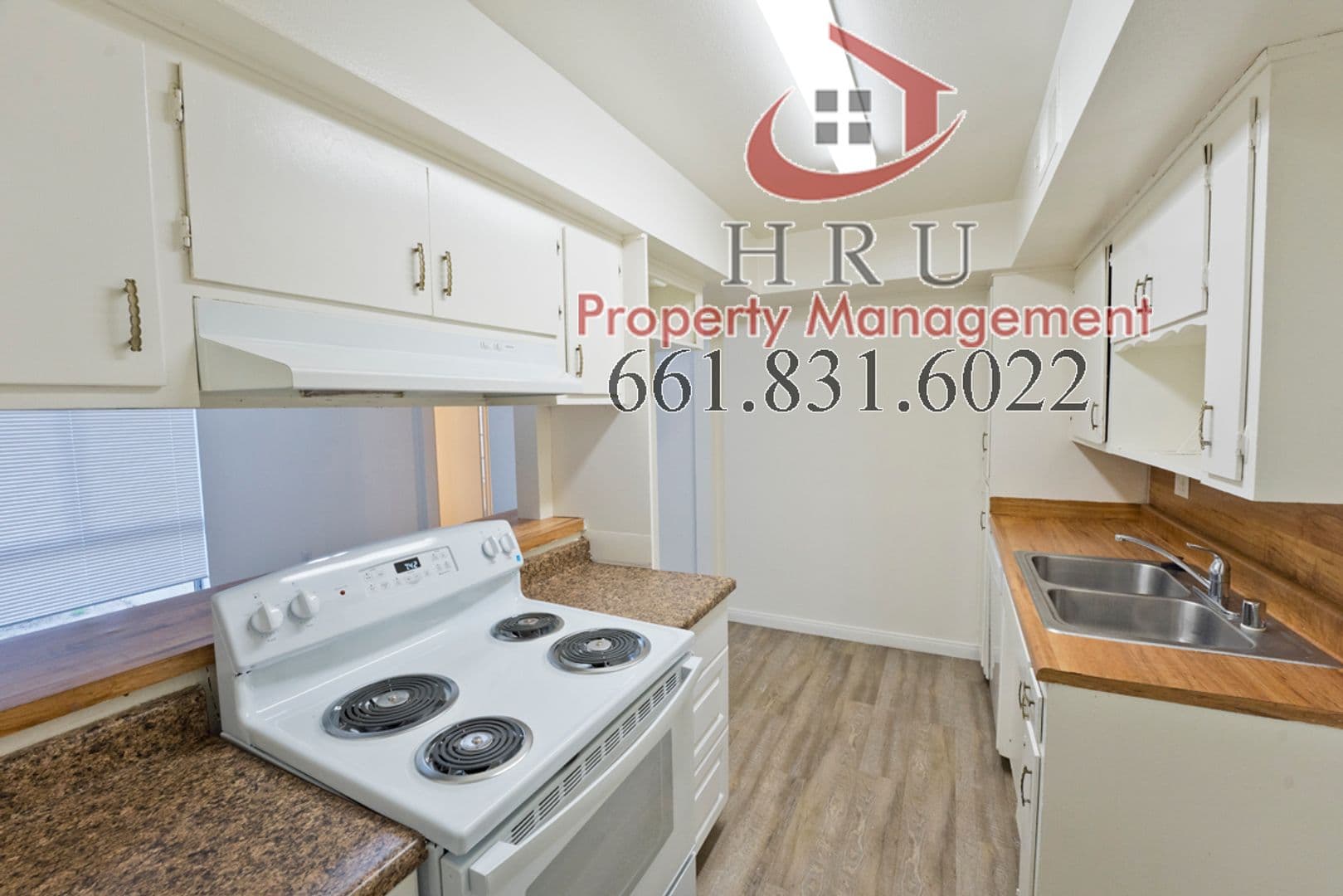 Bakersfield Townhome: 1001 Valhalla Dr Apt A