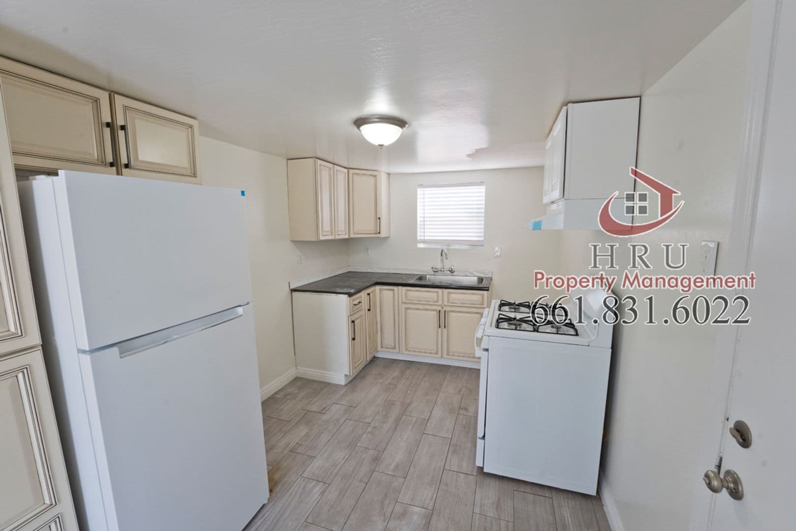 Bakersfield Apartment: 318 Highland Dr