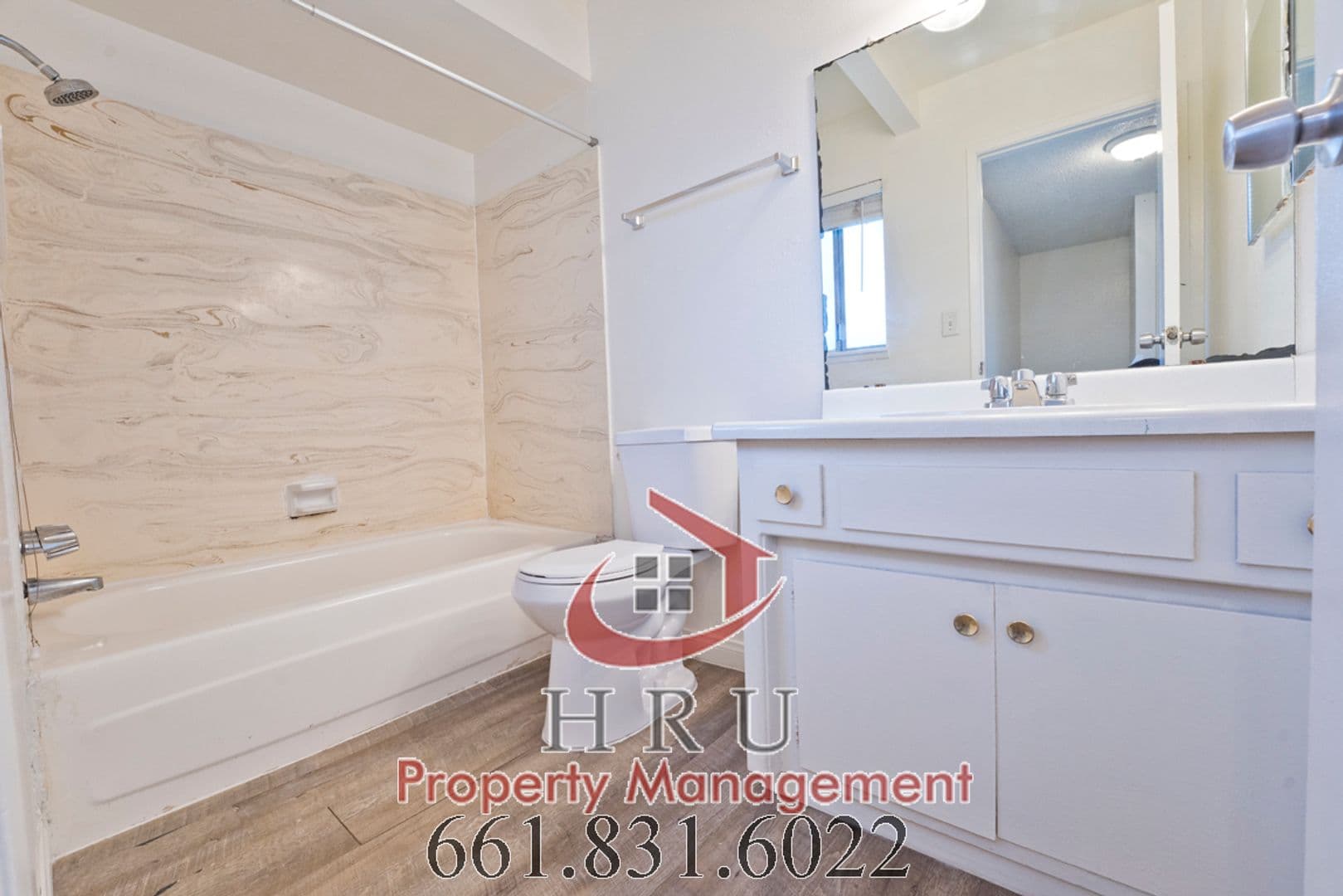 Bakersfield Townhome: 1001 Valhalla Dr Apt A
