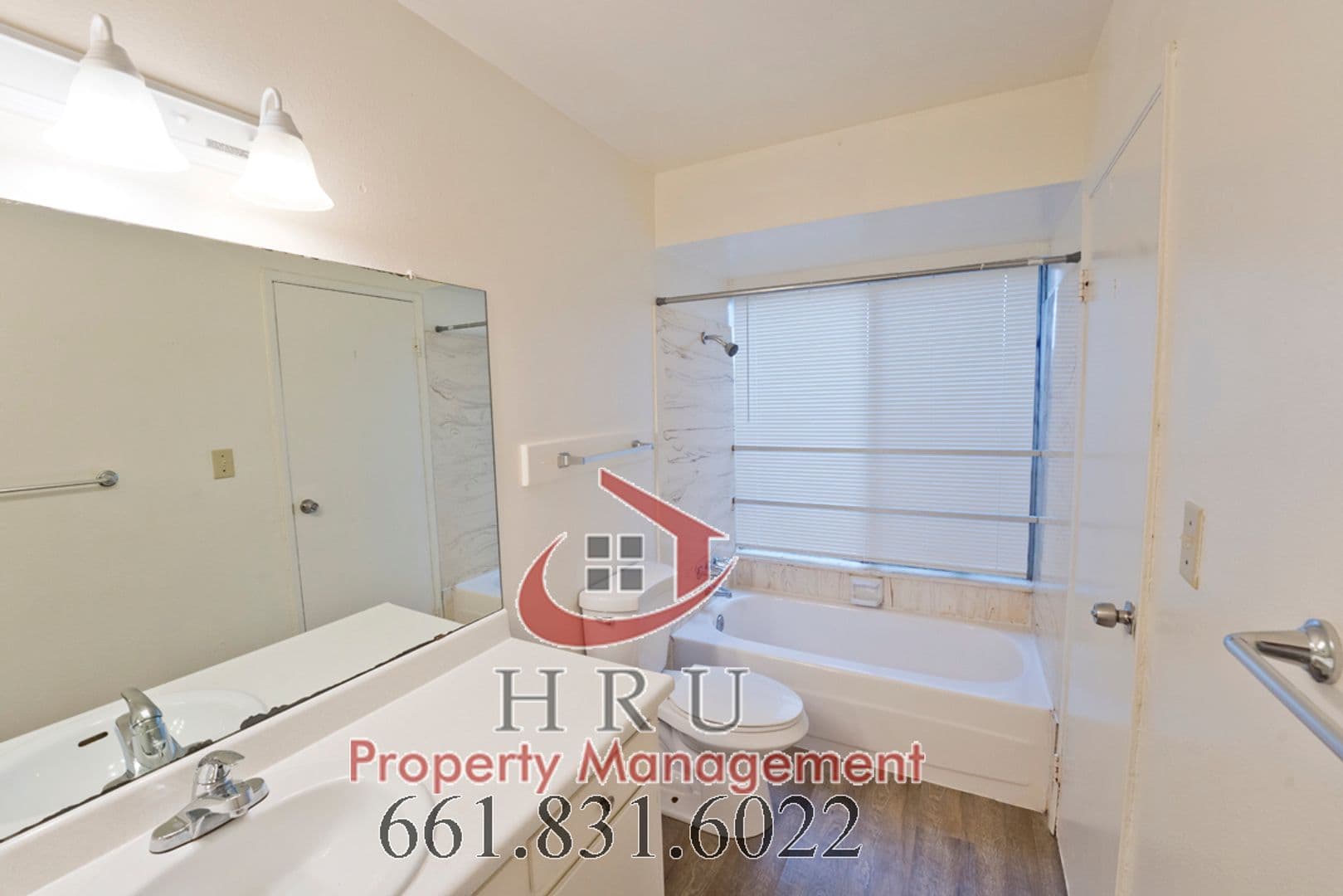 Bakersfield Townhome: 1001 Valhalla Dr Apt A
