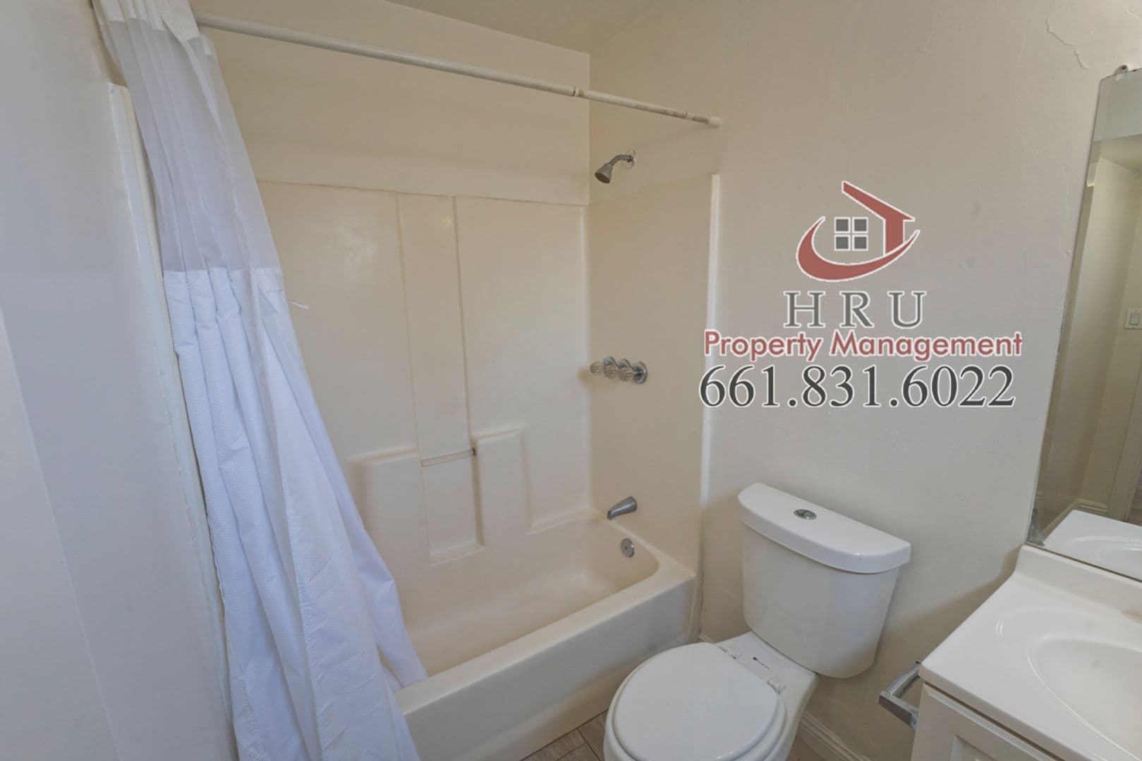 Bakersfield Apartment: 318 Highland Dr