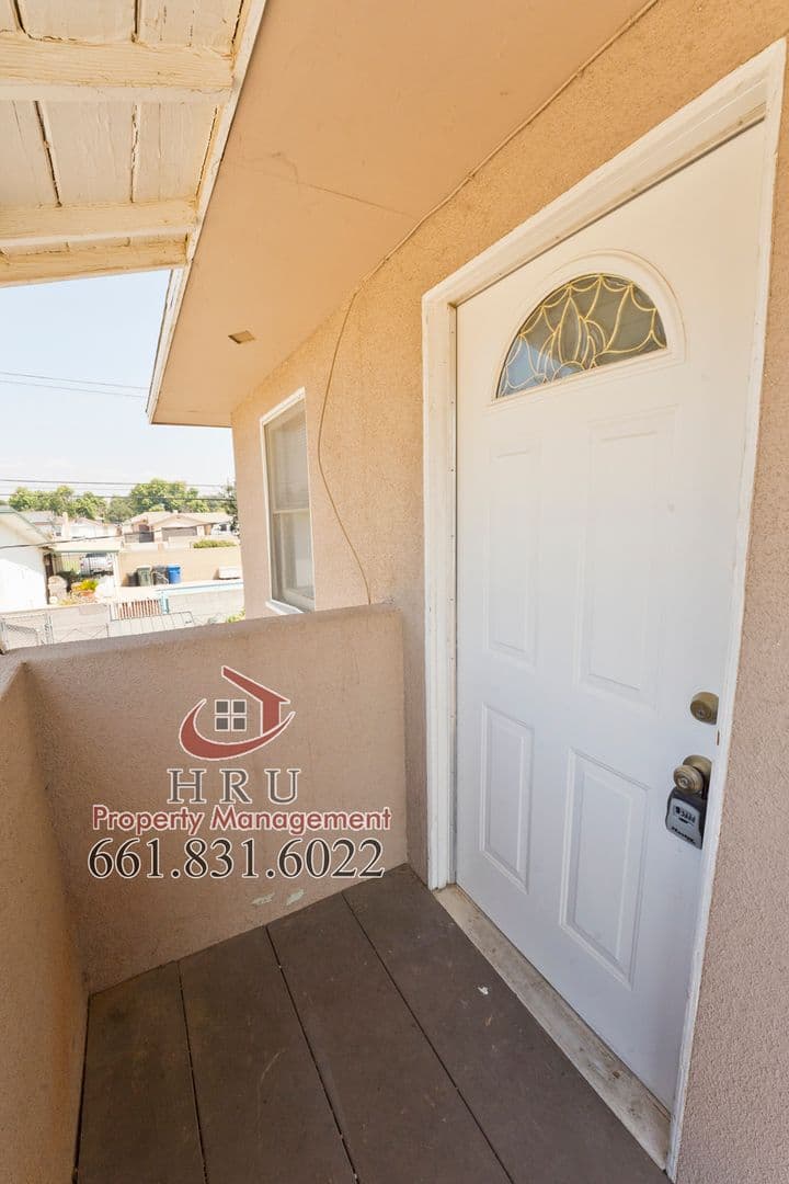 Bakersfield Apartment: 6318 Almond Dr.