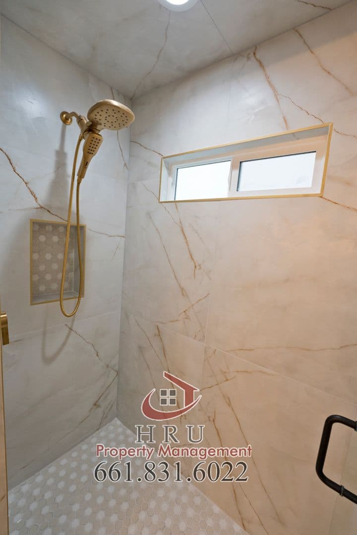 Bakersfield Apartment: 1821 Lacey St