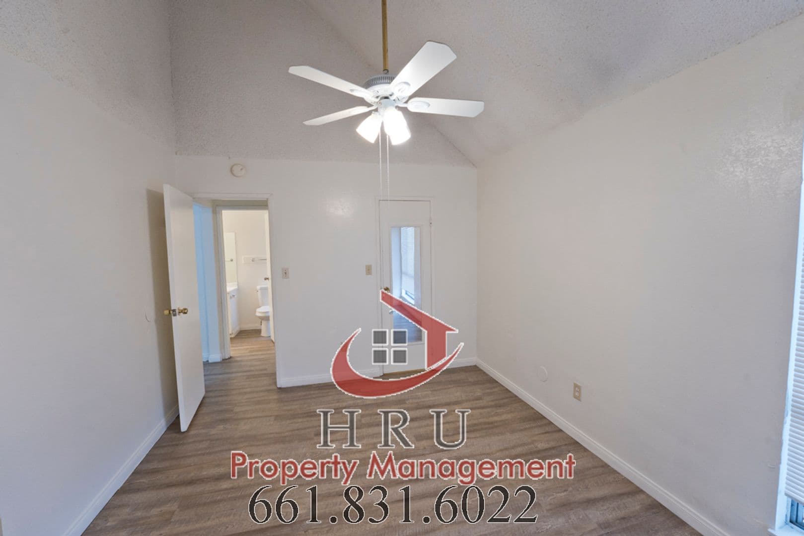 Bakersfield Townhome: 1001 Valhalla Dr Apt A