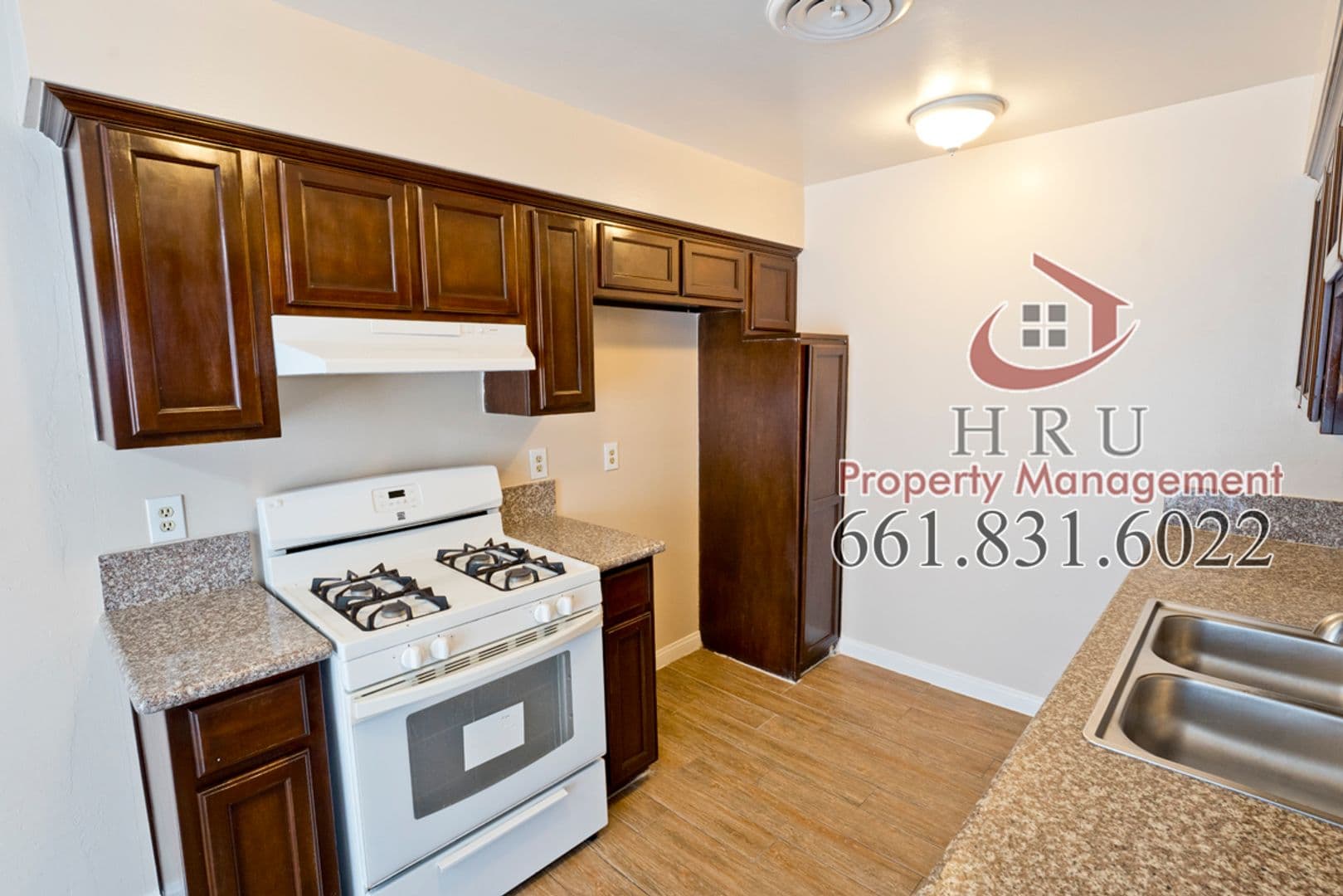 Bakersfield House: 4613 Parkwood Ct.