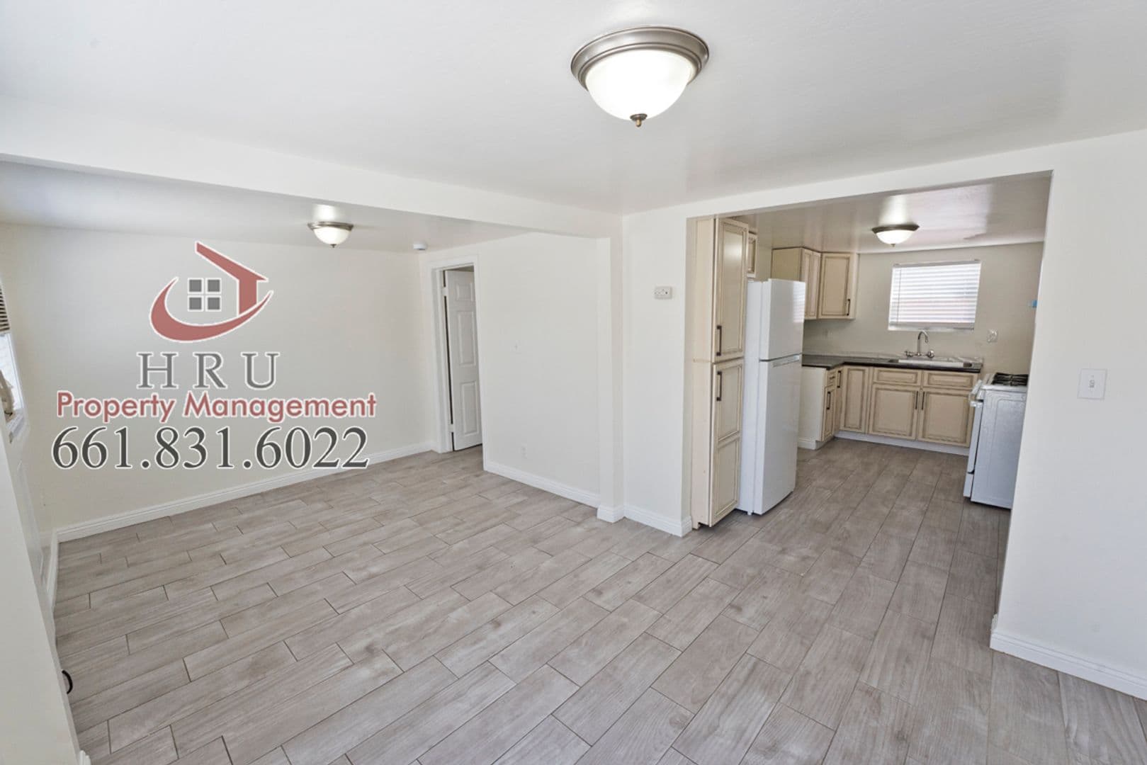 Bakersfield Apartment: 318 Highland Dr